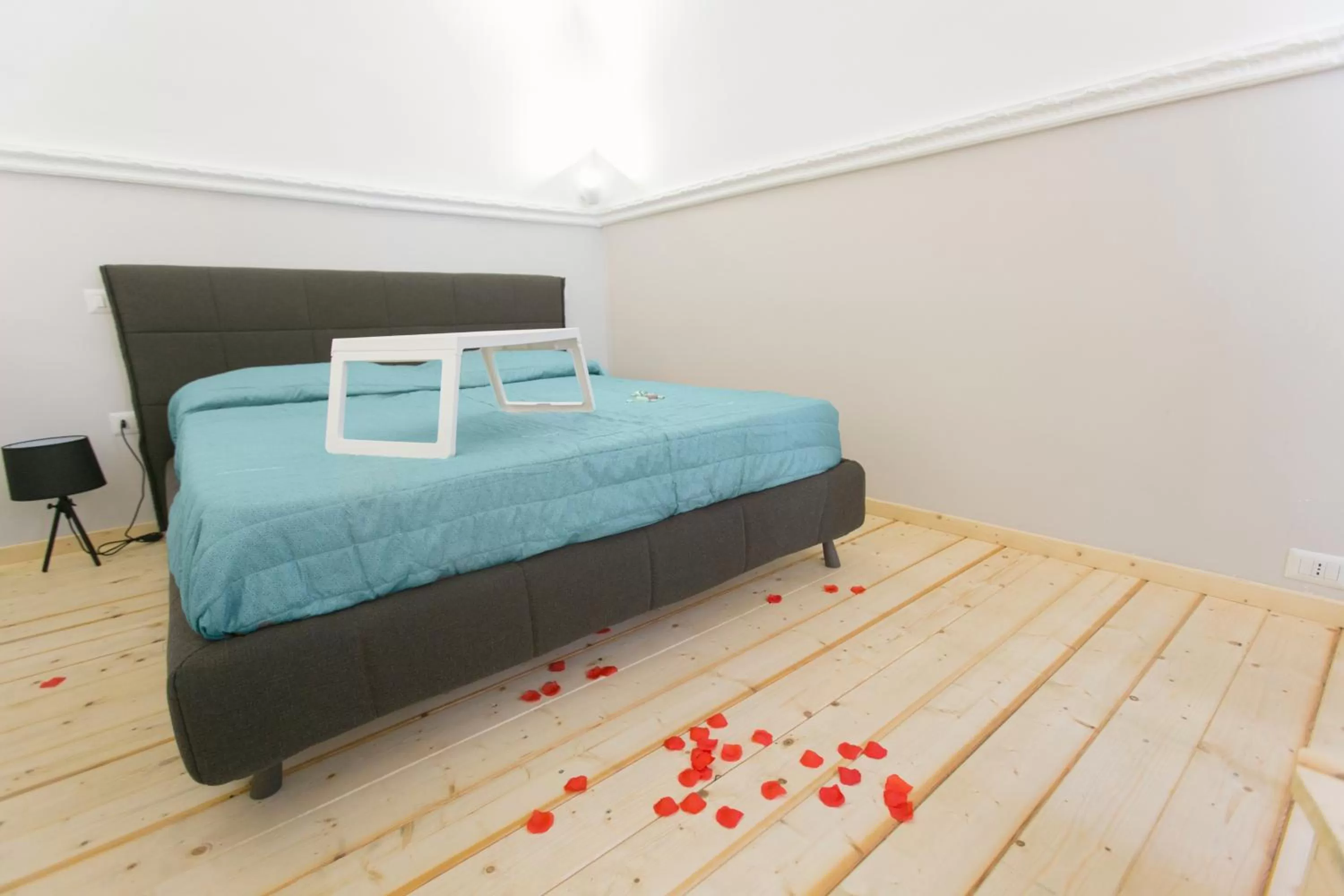 Bedroom, Bed in Anticaglia/24