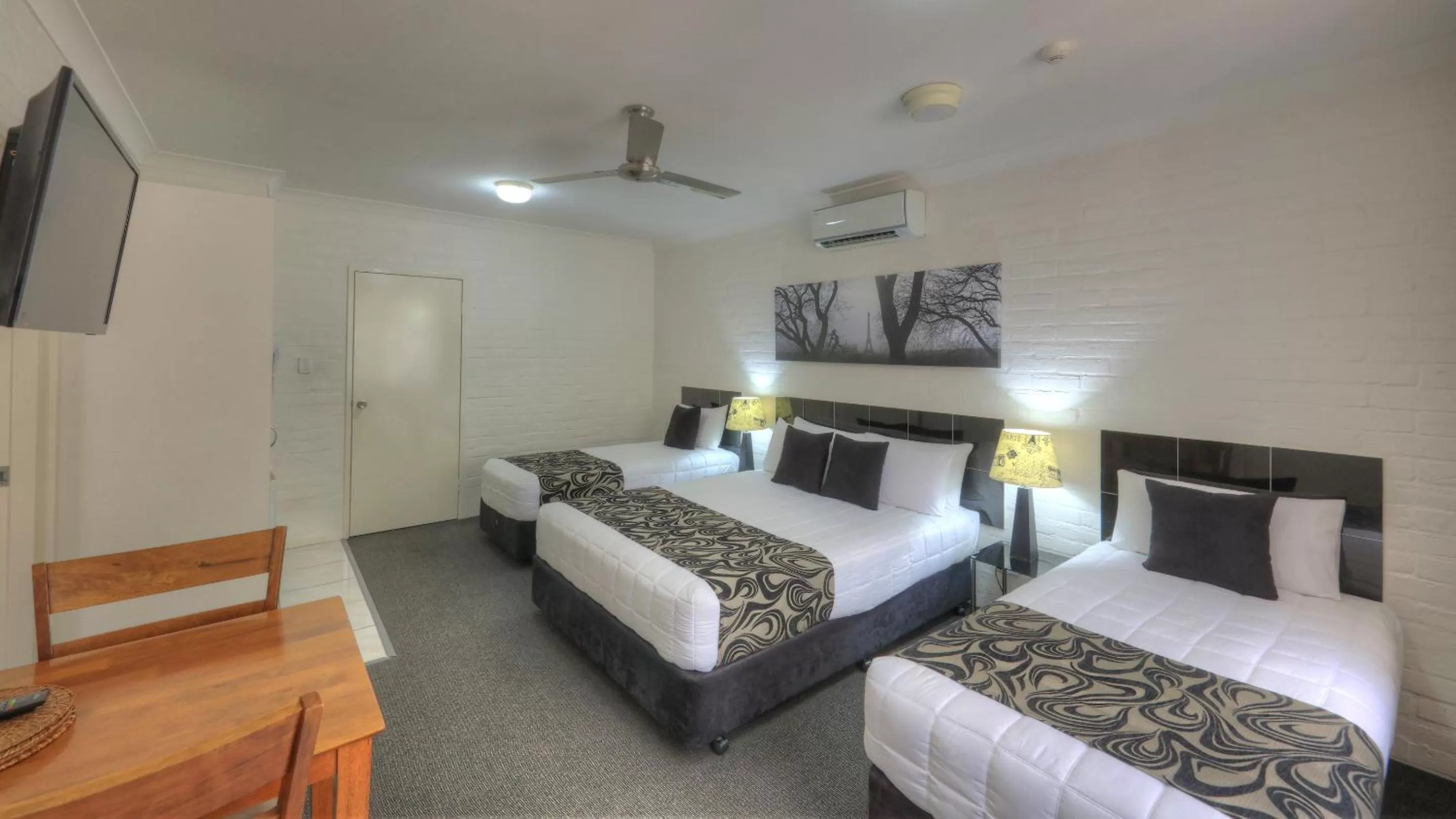 Photo of the whole room, Bed in Heritage River Motor Inn