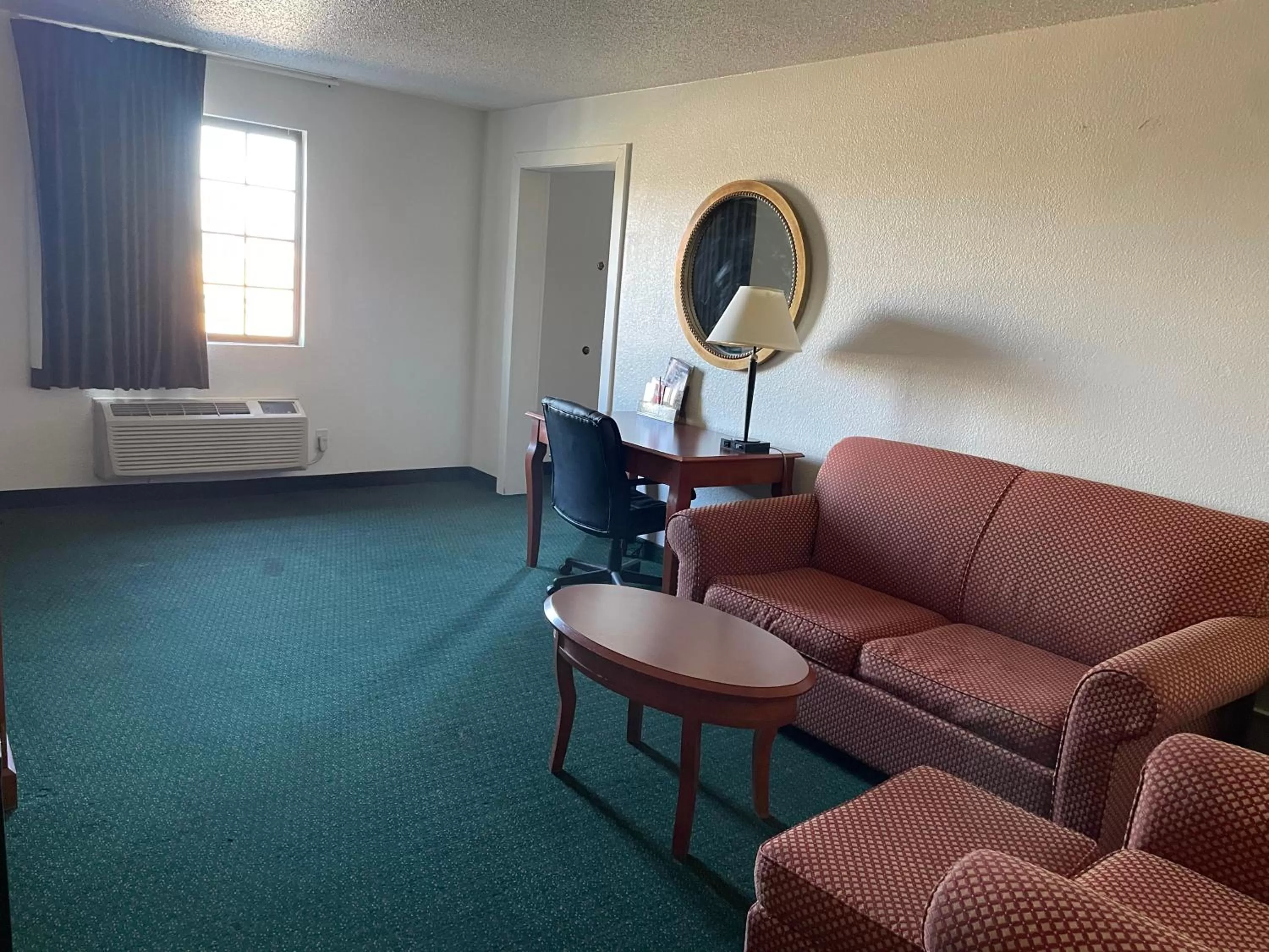 Seating area in Econo Lodge