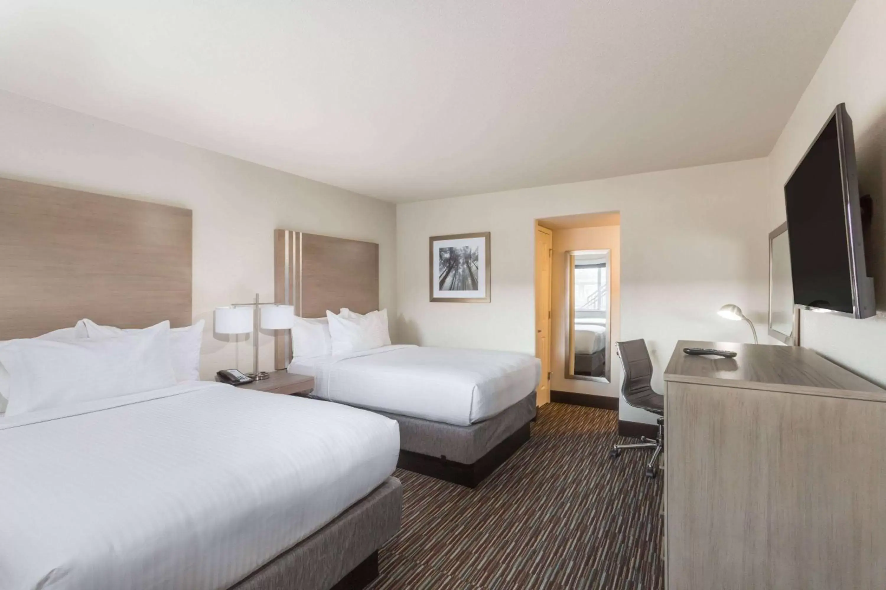 Photo of the whole room, Bed in Days Inn by Wyndham Yosemite Area Photo of the whole room, Bed in Days Inn by Wyndham Yosemite Area