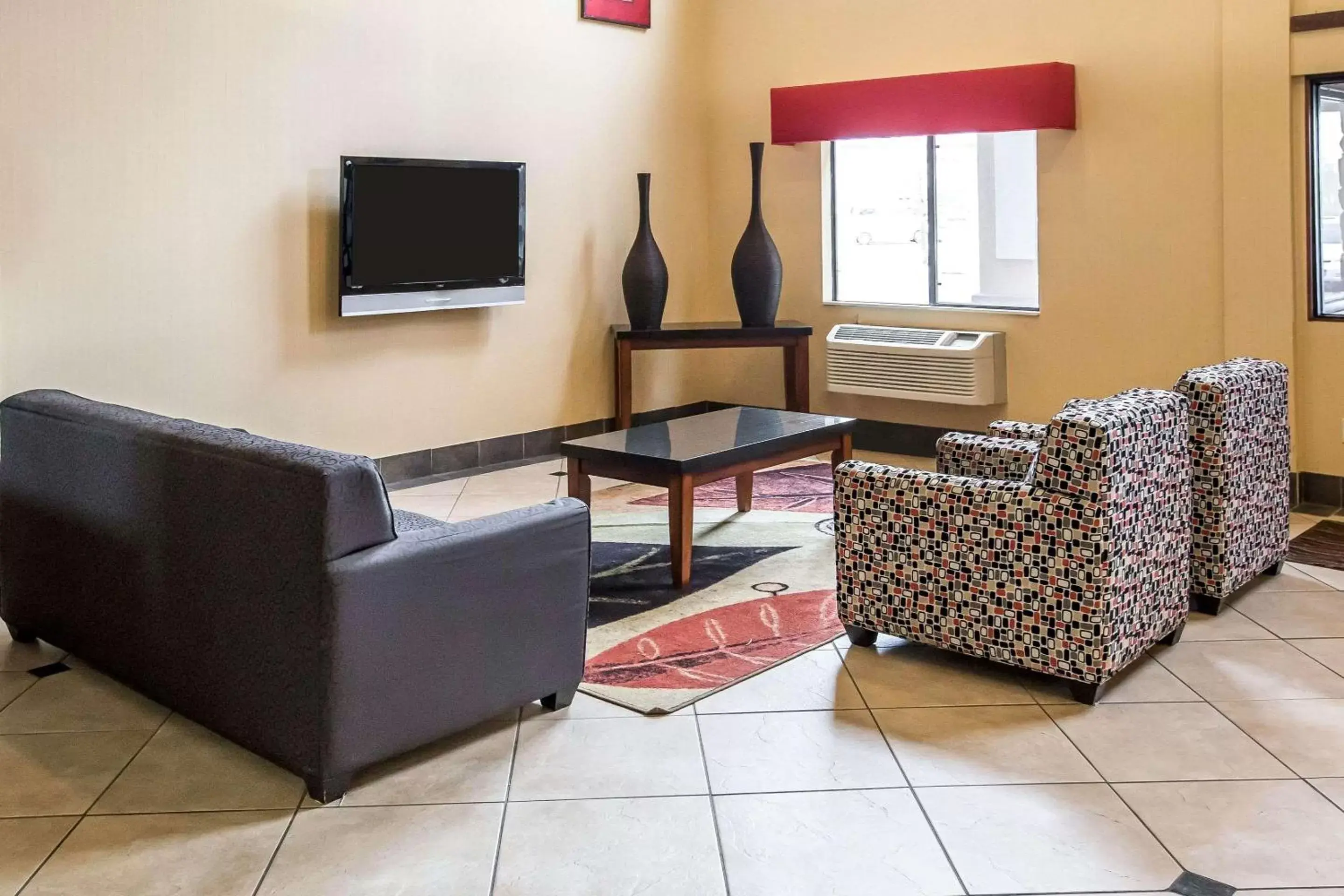 Lobby or reception, Seating Area in Econo Lodge Inn & Suites Monroe
