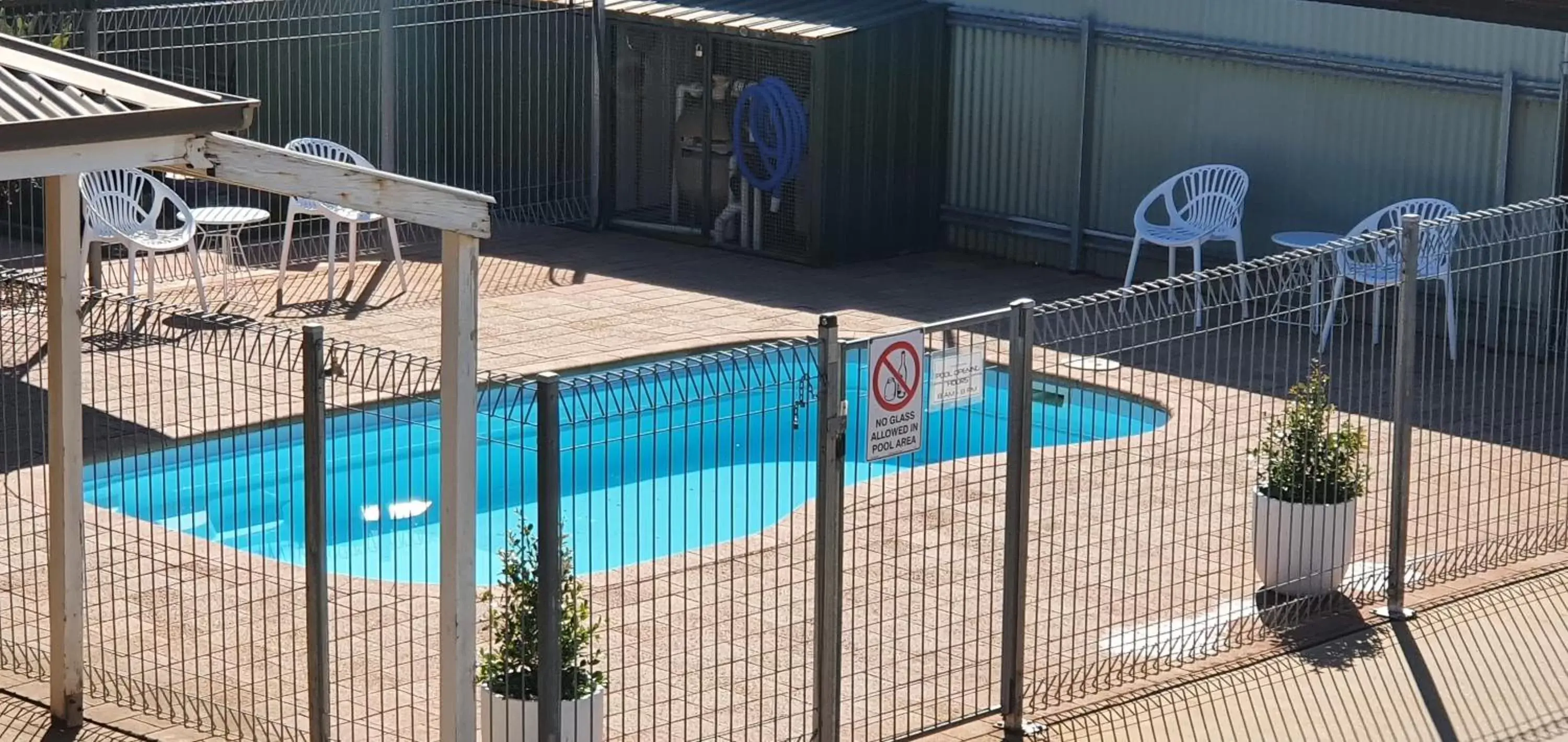Pool View in Centrepoint Motel Deniliquin