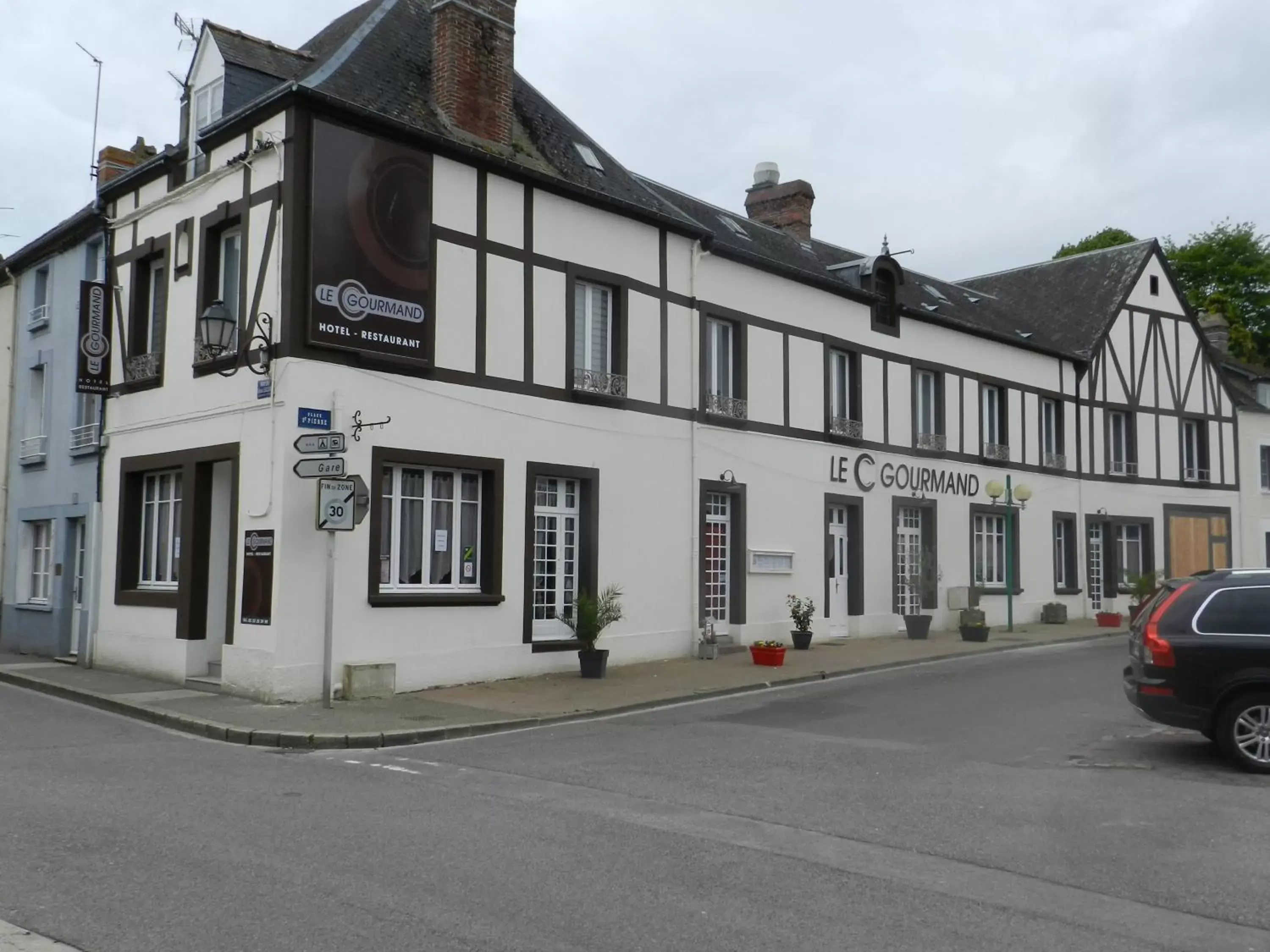 Facade/entrance, Property Building in Le C Gourmand