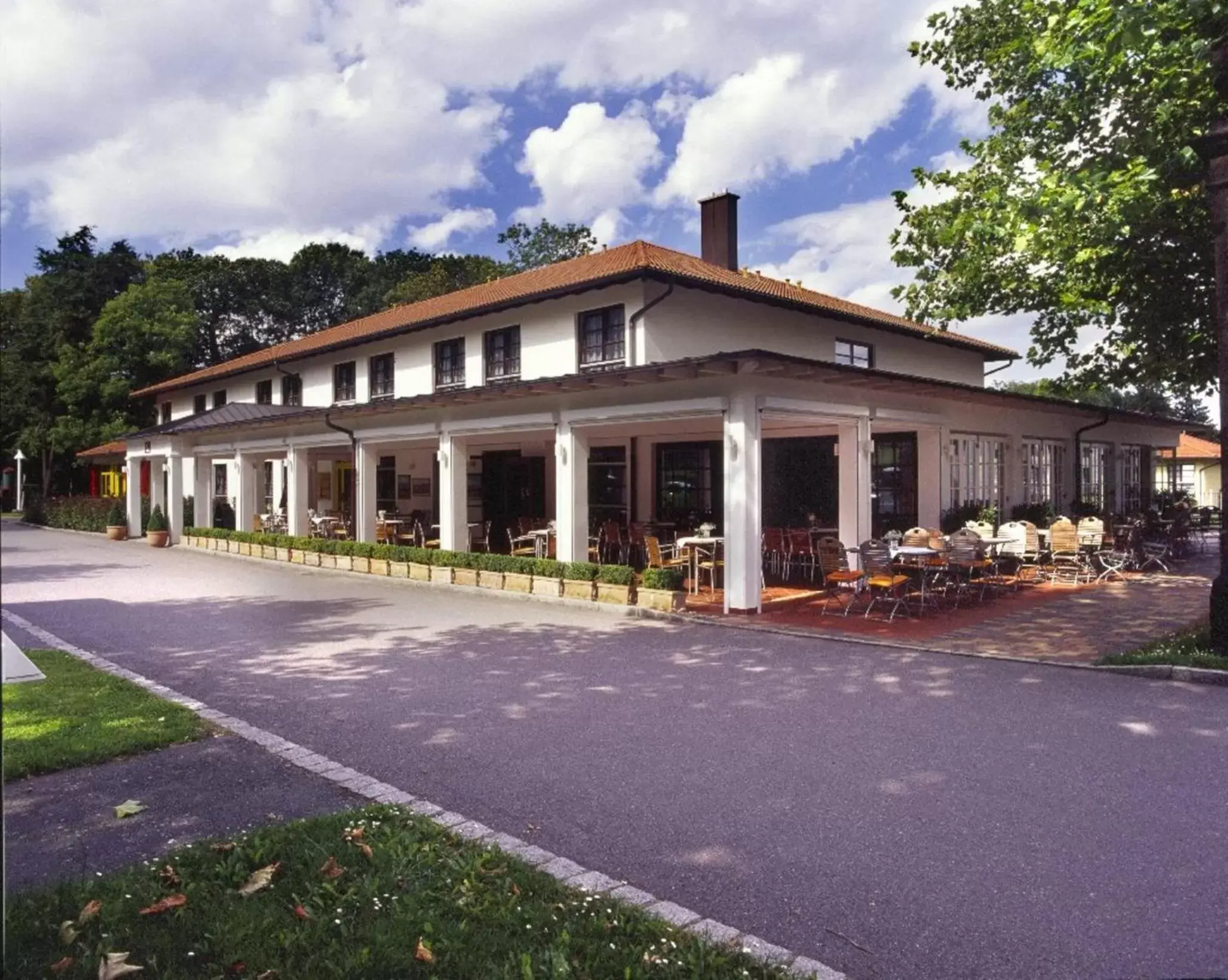 Facade/entrance, Property Building in Kim Hotel Im Park