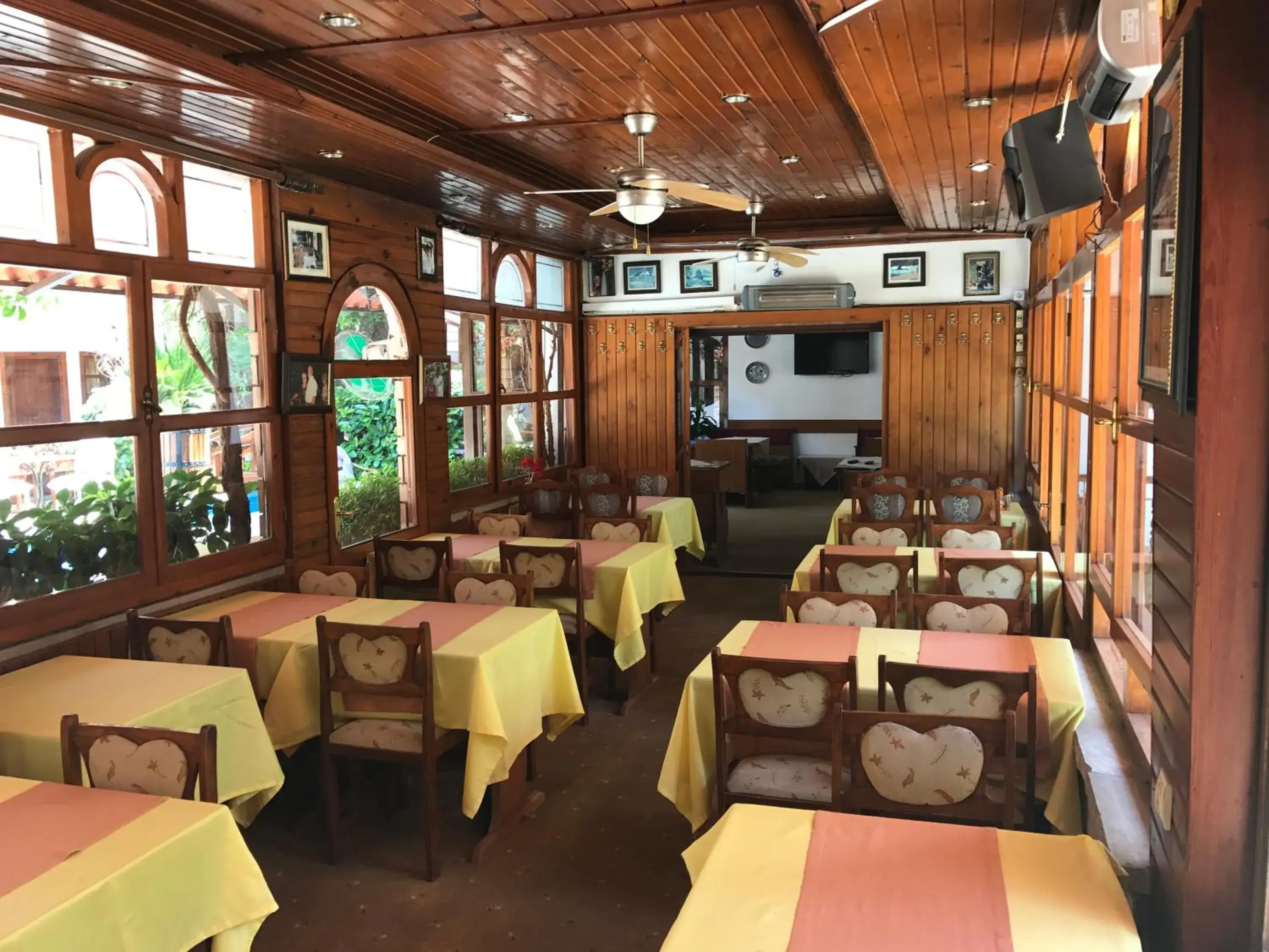 Dining area, Restaurant/Places to Eat in Hotel Karyatit Kaleici