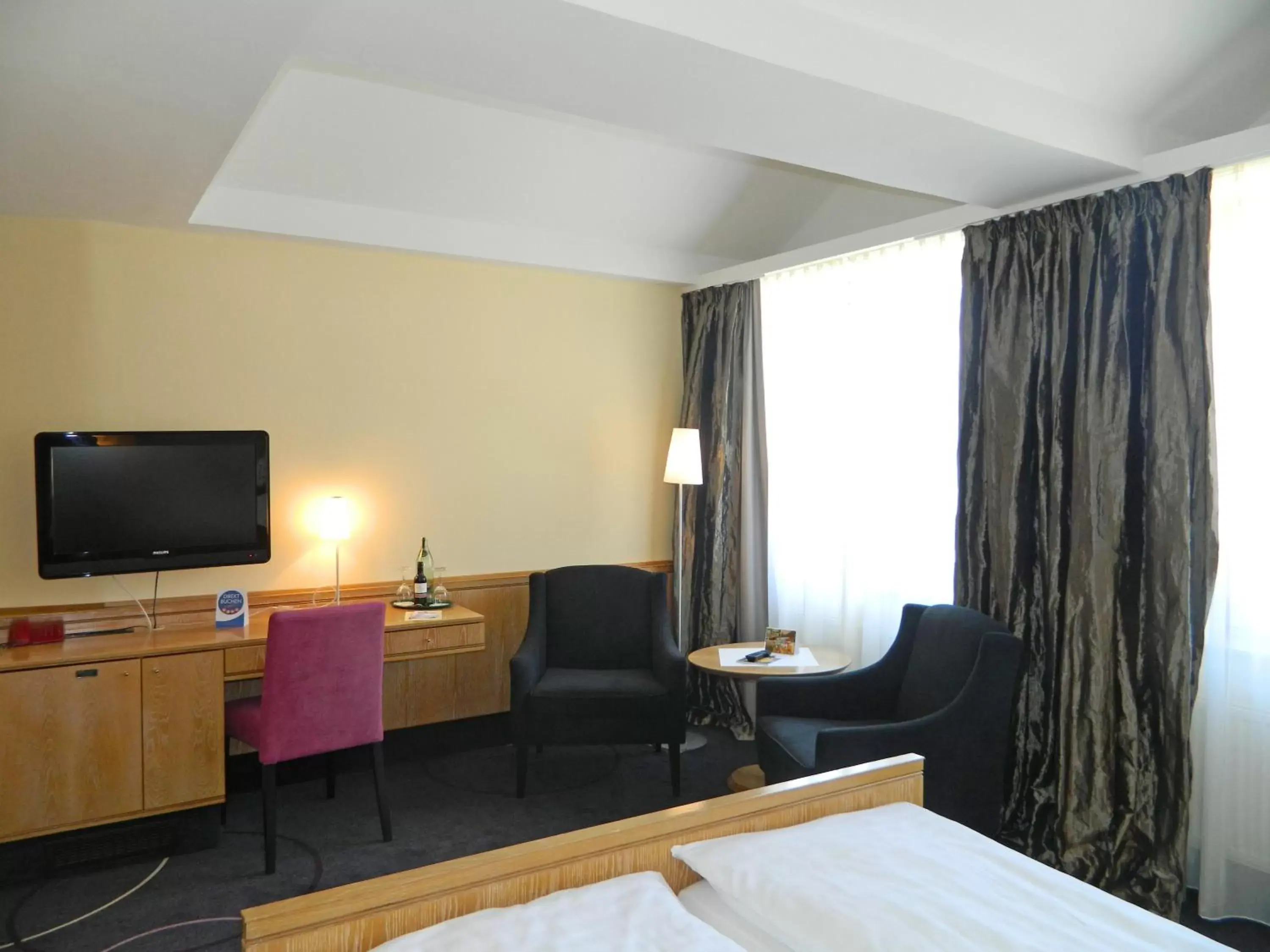 Standard Queen Room - single occupancy in Köhlers Forsthaus Wellness & Genuss Hotel Standard Queen Room - single occupancy in Köhlers Forsthaus Wellness & Genuss Hotel