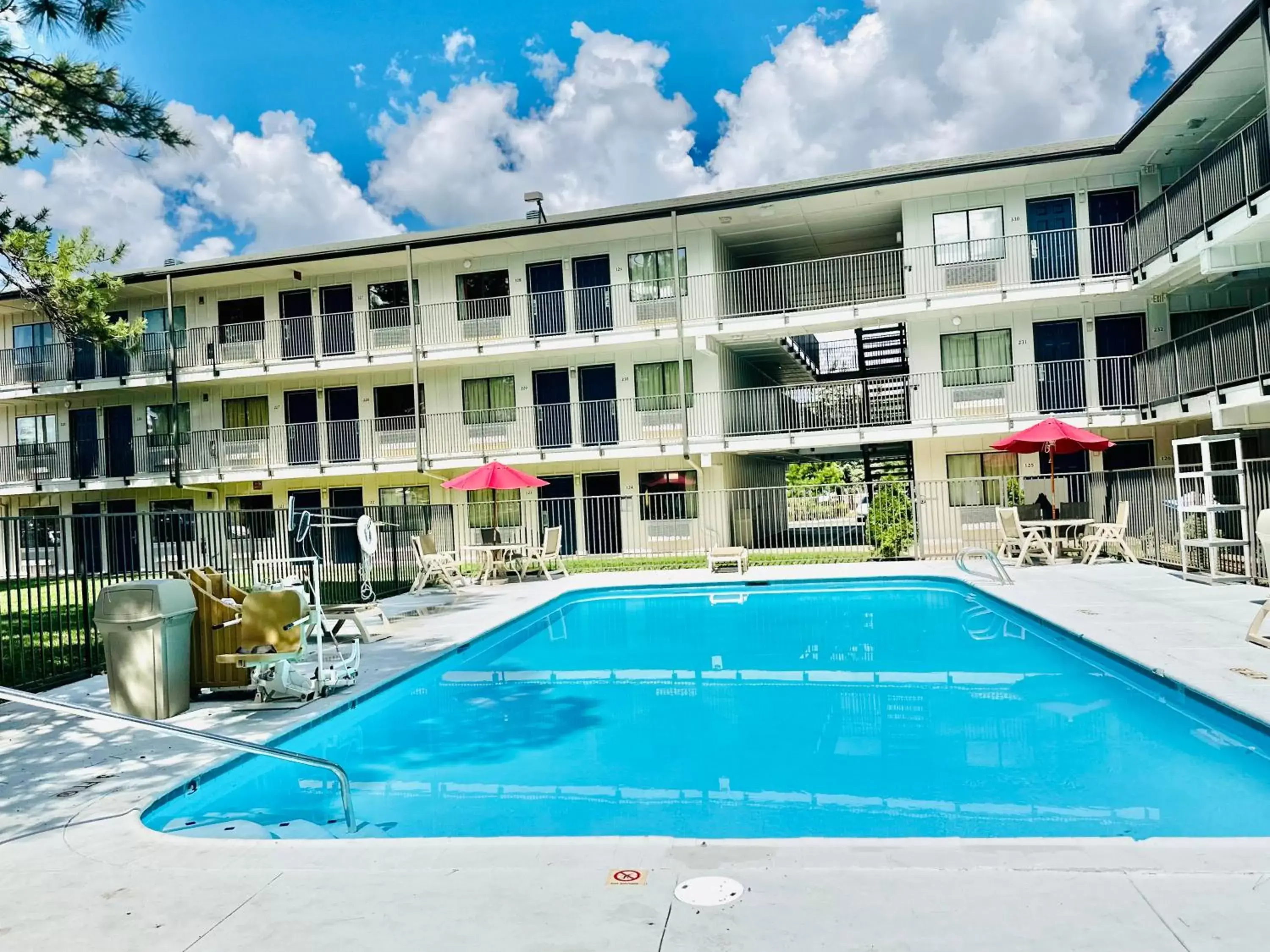 Swimming Pool in Motel 6-Flagstaff, AZ - West - Woodland Village