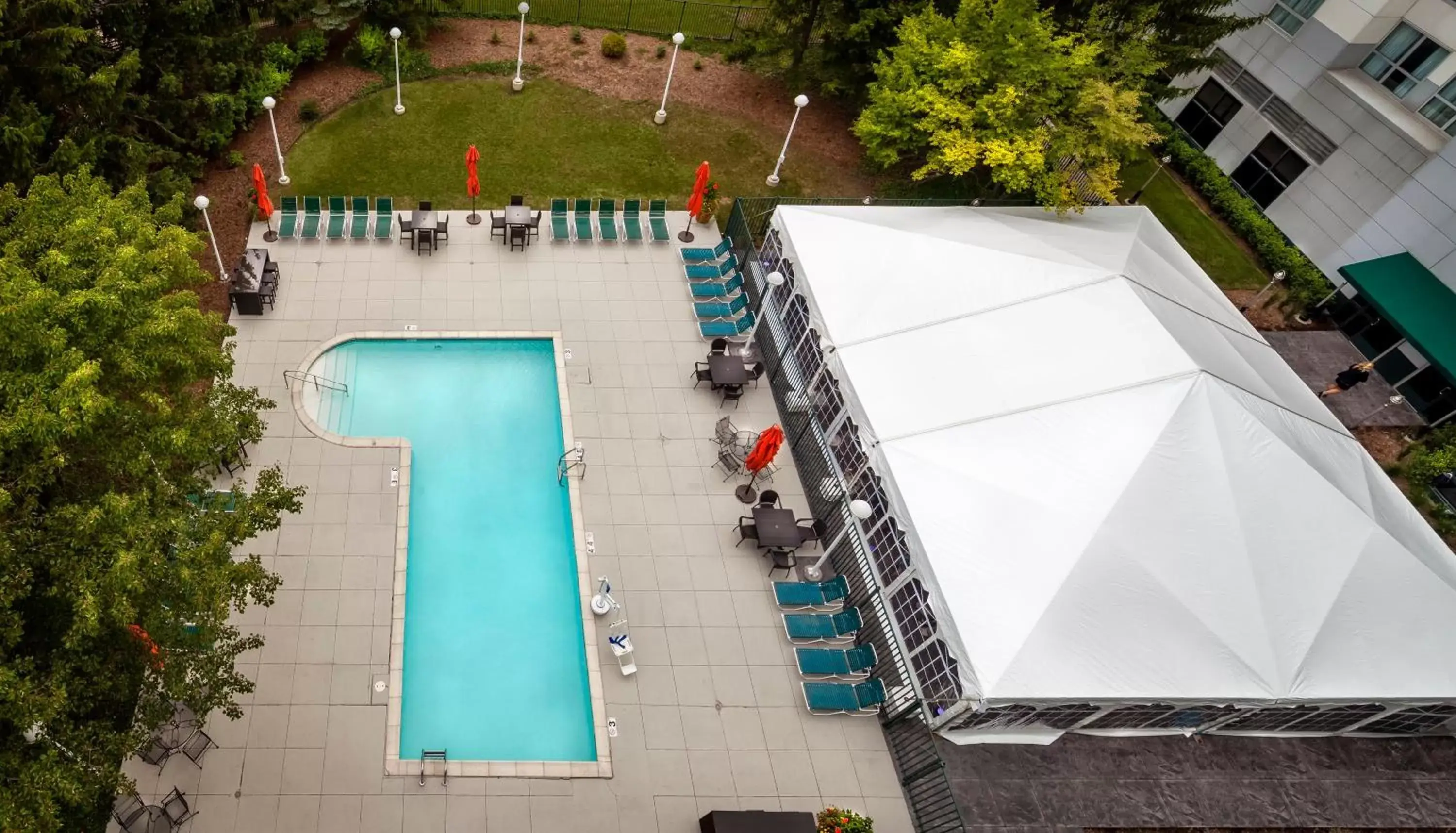 Swimming pool, Pool View in Chicago Marriott Suites Deerfield