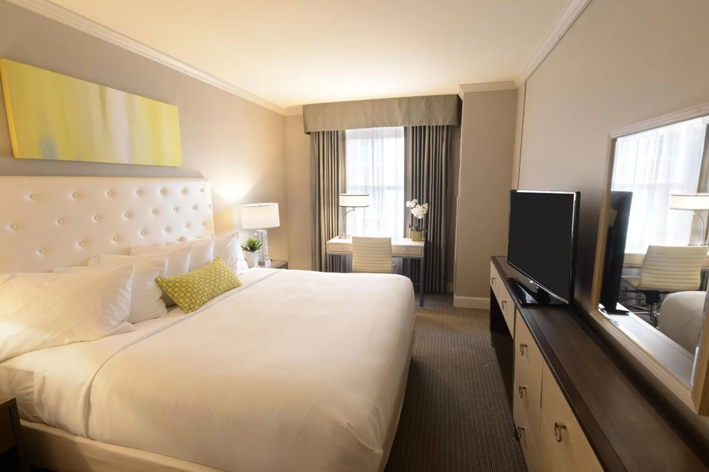 Photo of the whole room, Bed in Magnolia Hotel St. Louis, a Tribute Portfolio Hotel Photo of the whole room, Bed in Magnolia Hotel St. Louis, a Tribute Portfolio Hotel