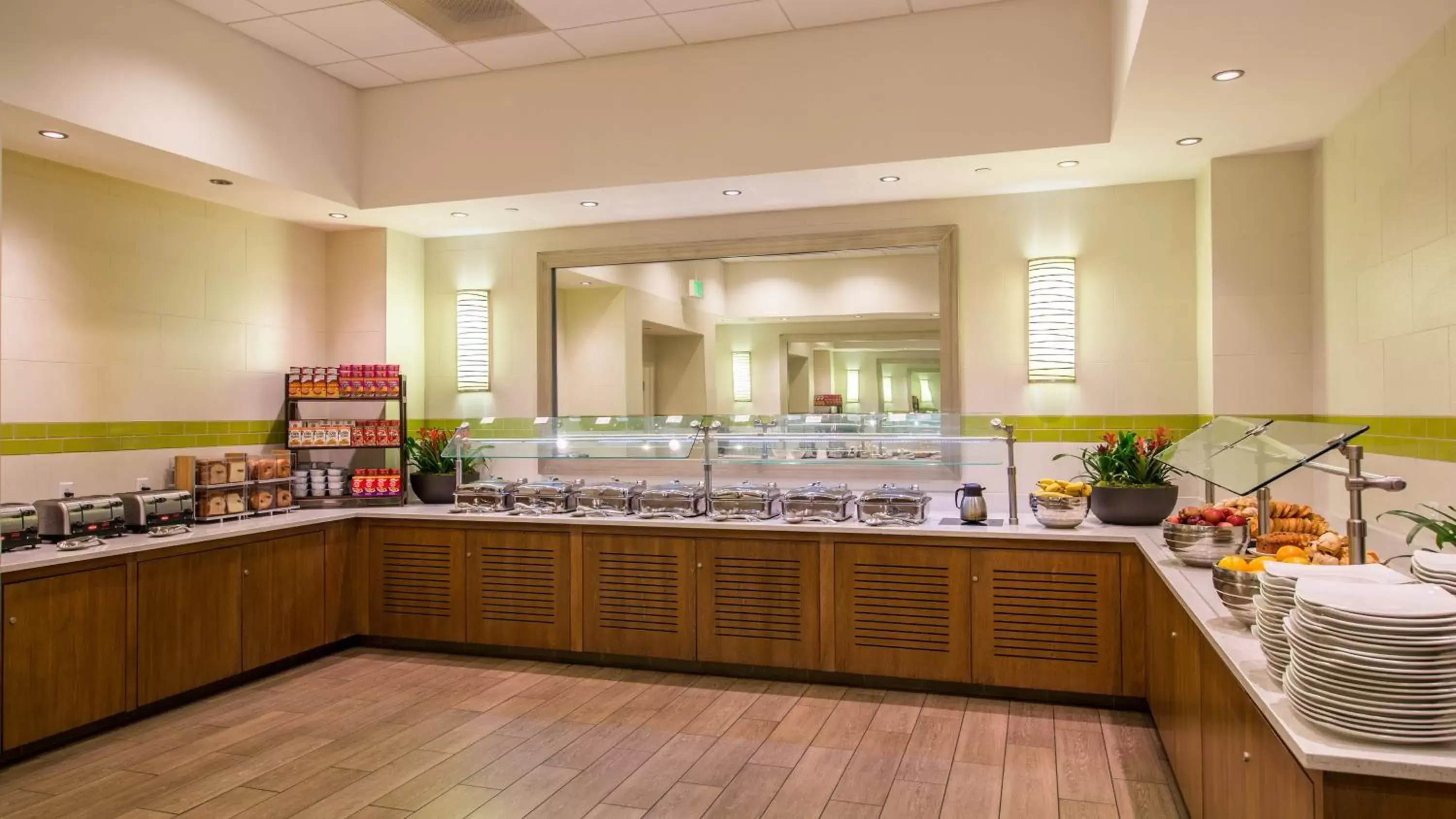 Breakfast, Kitchen/Kitchenette in Holiday Inn San Francisco - Golden Gateway, an IHG Hotel with no Resort Fee