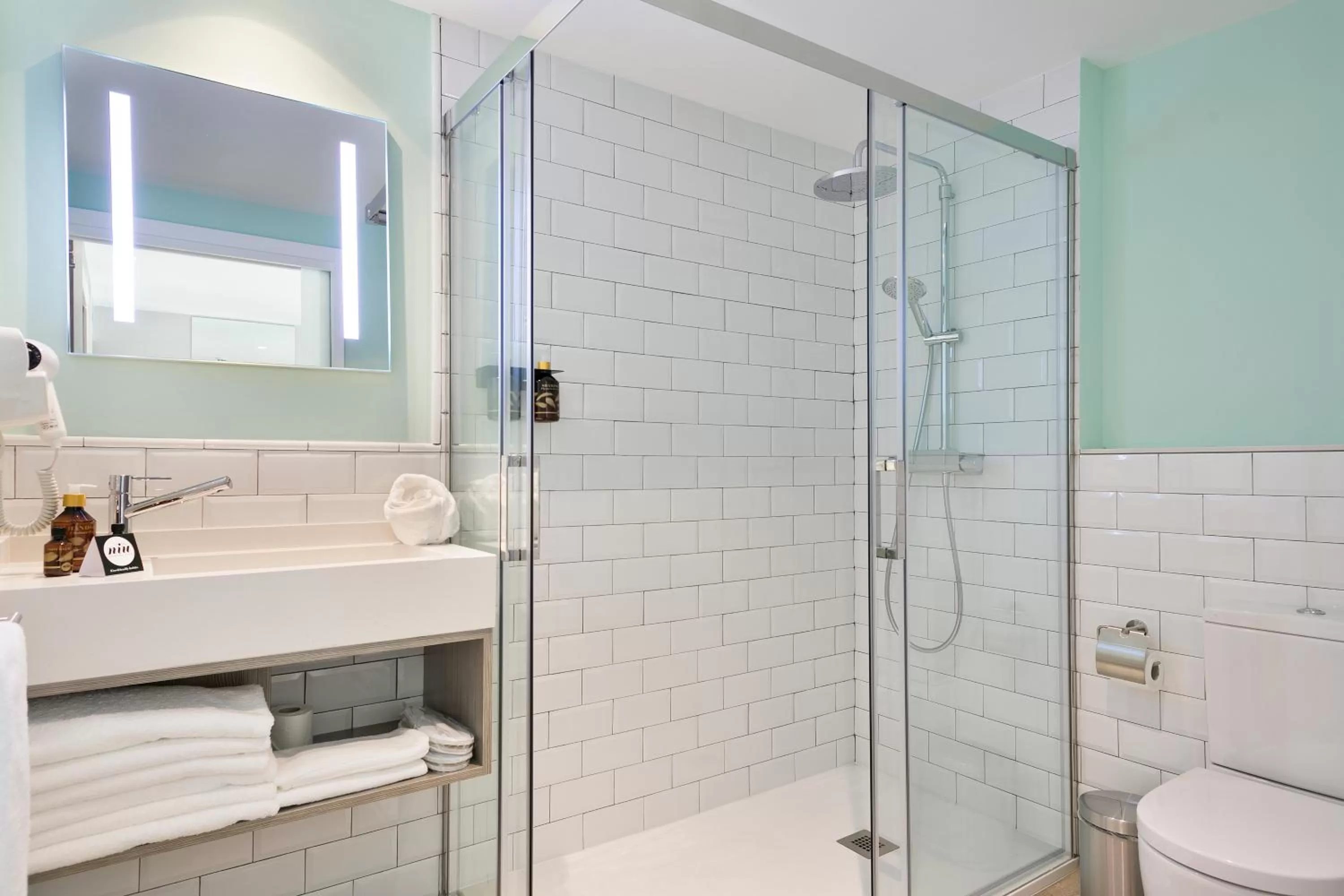 Bathroom in Niu Barcelona Hotel