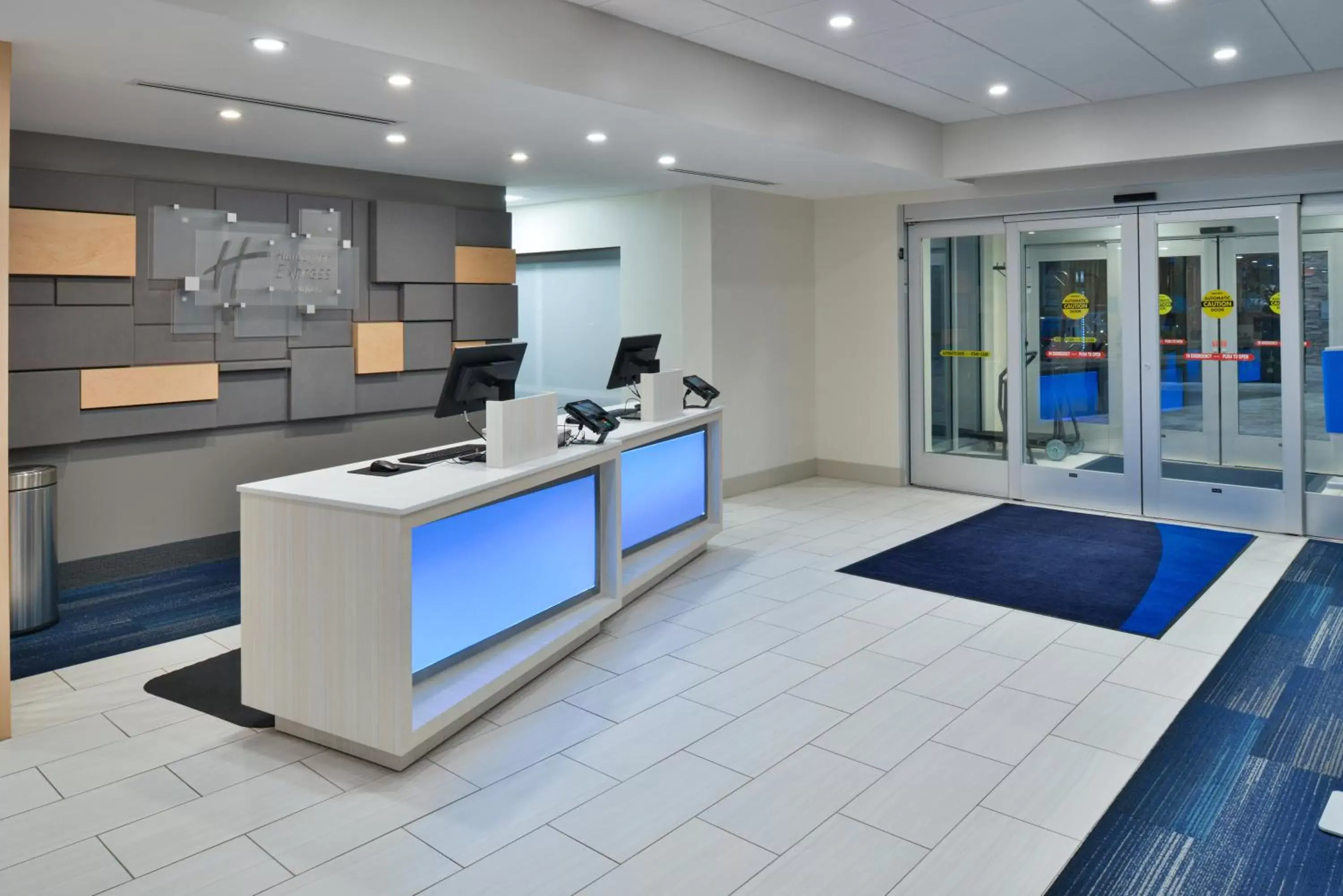 Lobby or reception in Holiday Inn Express Orlando - South Park by IHG Lobby or reception in Holiday Inn Express Orlando - South Park by IHG