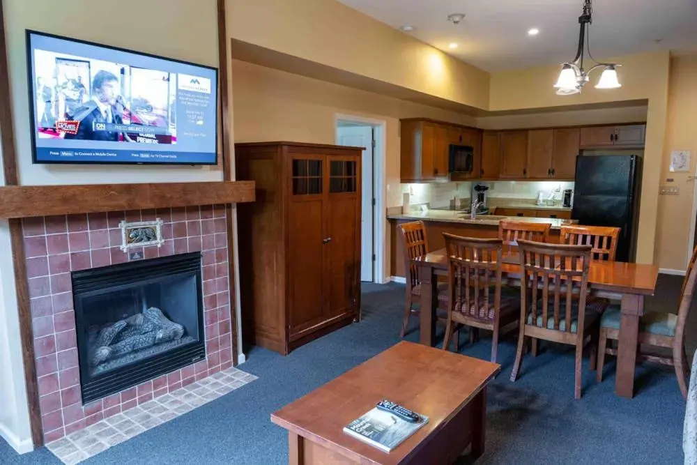 Kitchen or kitchenette, TV/Entertainment Center in The Appalachian at Mountain Creek