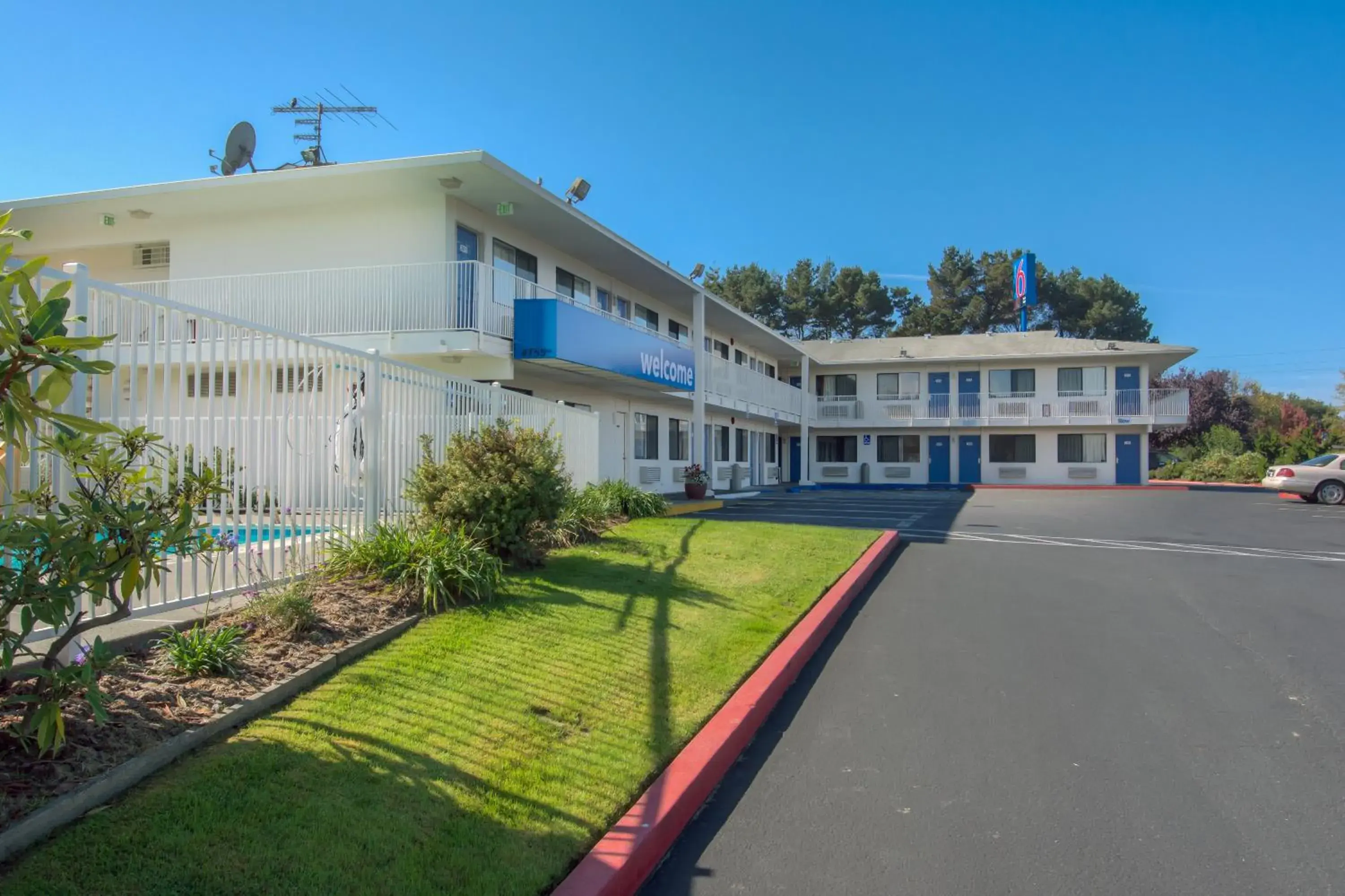 Facade/entrance, Property Building in Motel 6-Arcata, CA Cal Poly Humboldt