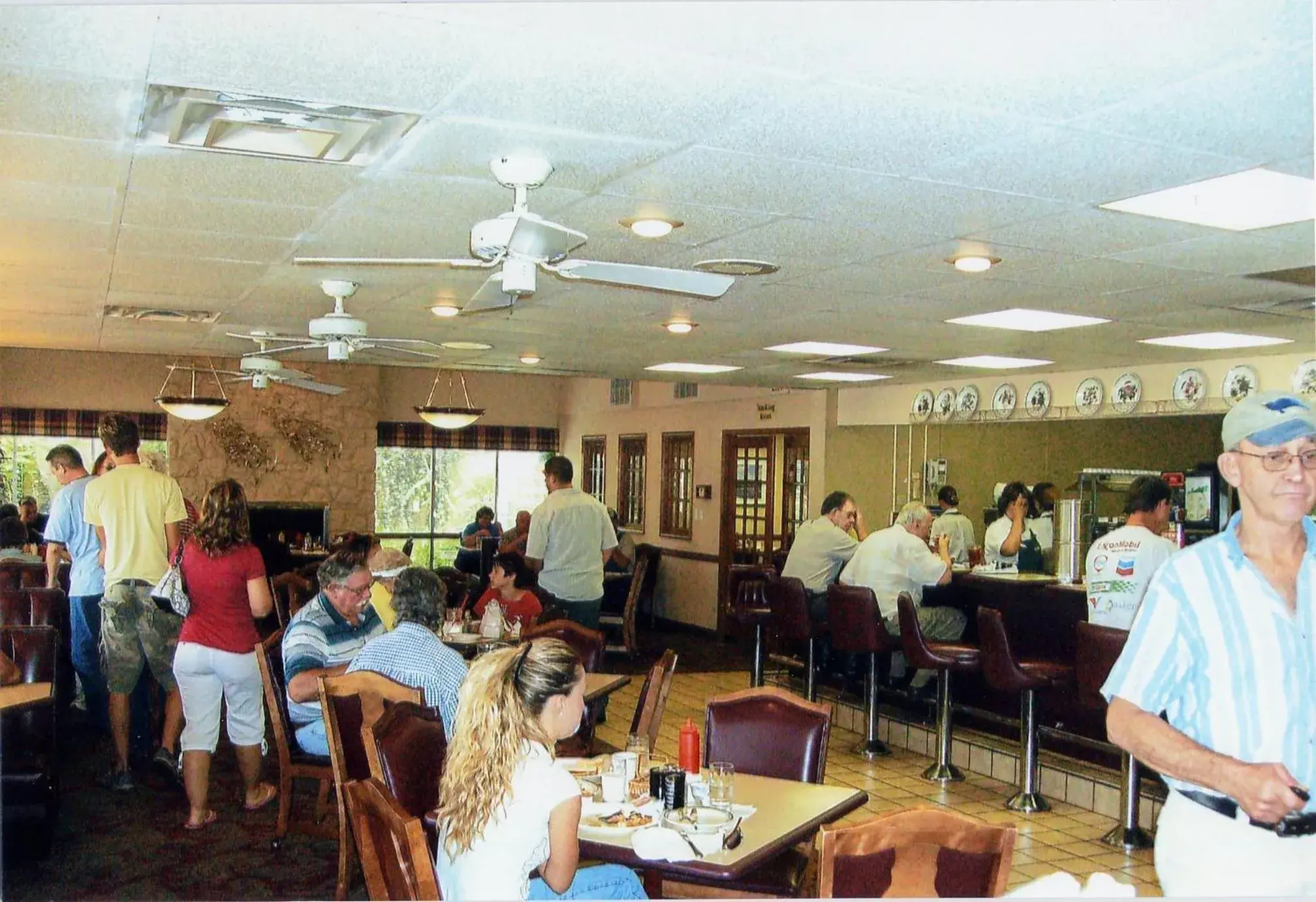 Restaurant/Places to Eat in Will Rogers Inn
