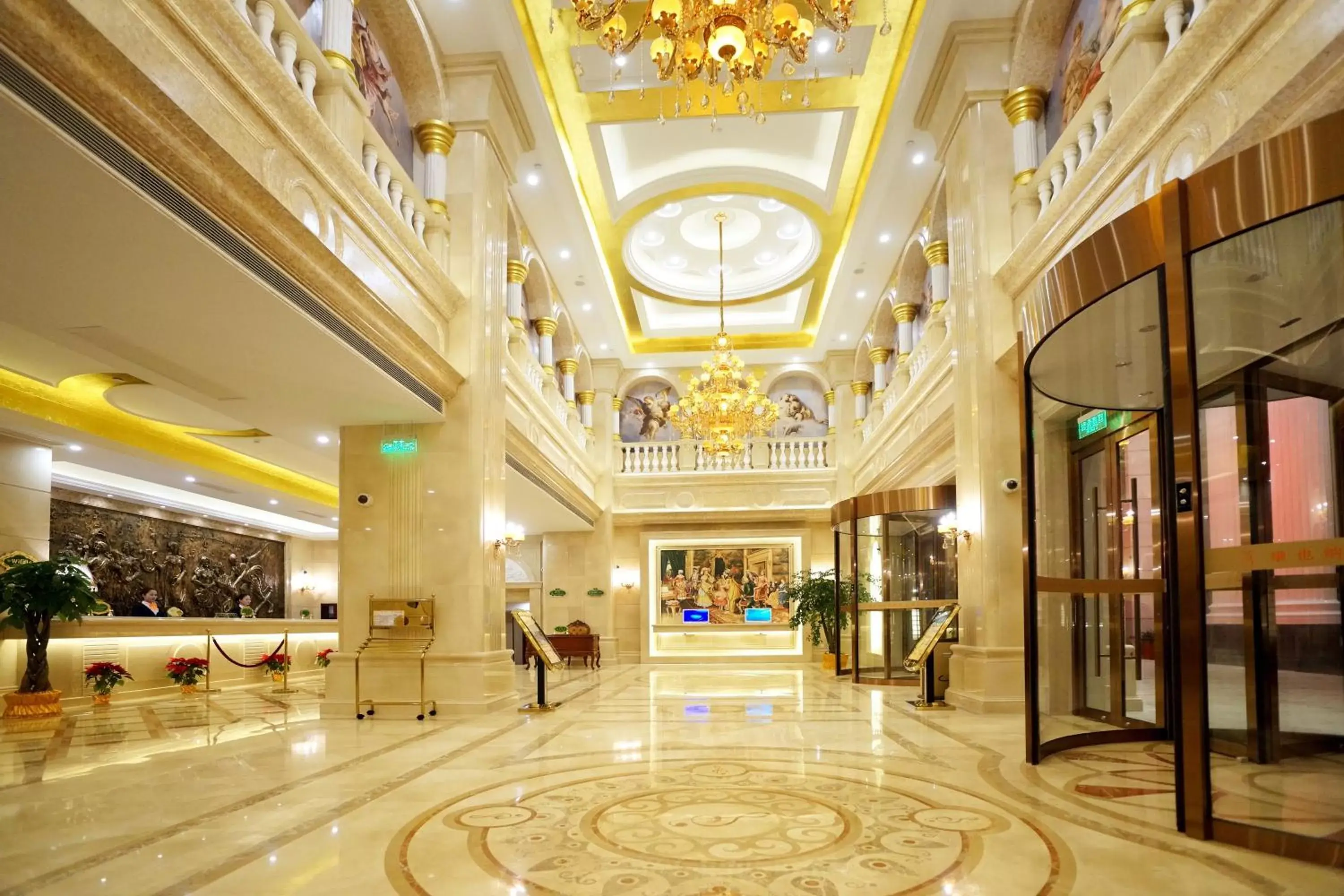 Property building in Vienna International Hotel - Shanghai Pudong Airport Free Trade Zone - Free shuttle bus to PVG airport and Disney Land Property building in Vienna International Hotel - Shanghai Pudong Airport Free Trade Zone - Free shuttle bus to PVG airport and Disney Land