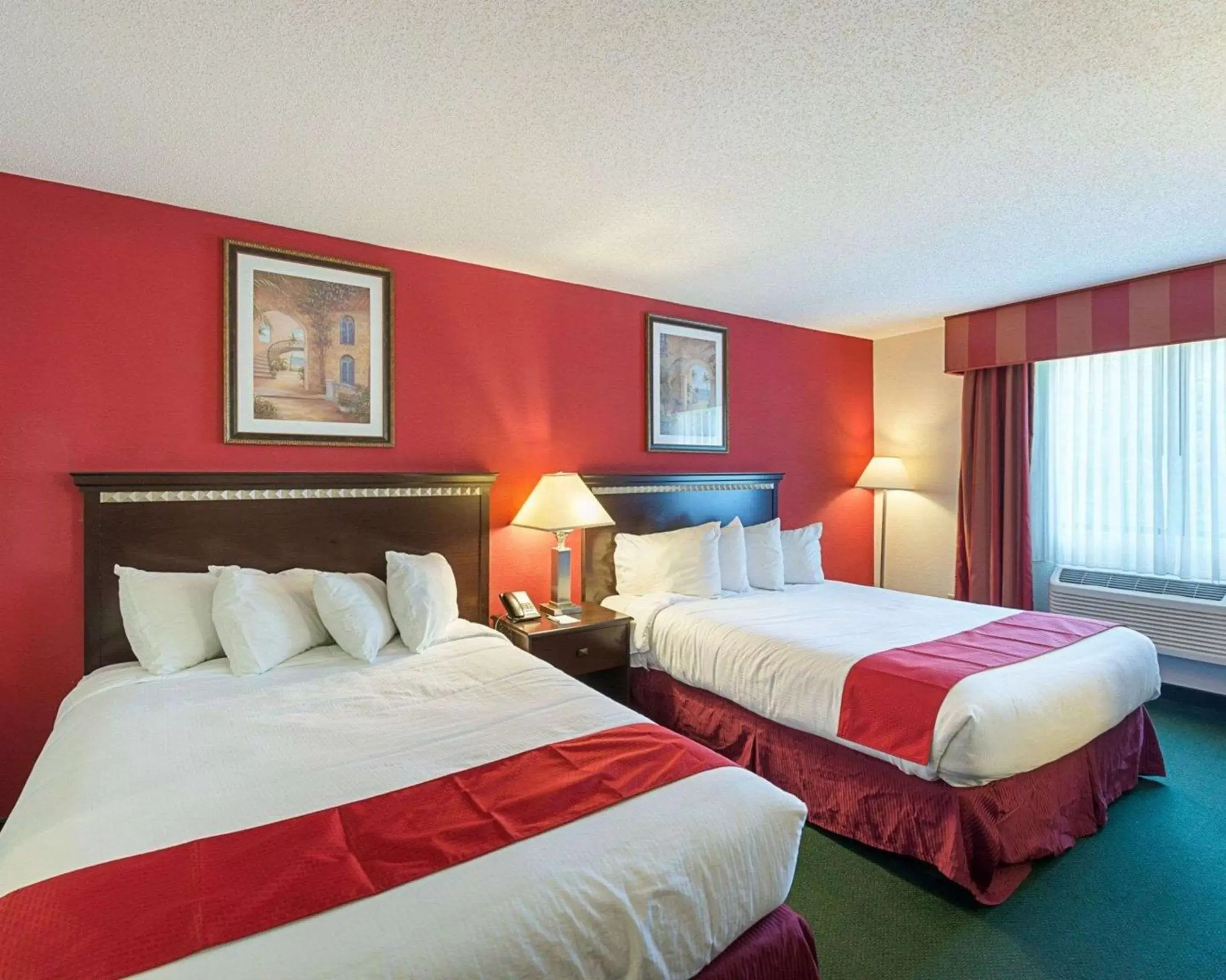 Photo of the whole room, Bed in Quality Inn & Suites - Gettysburg