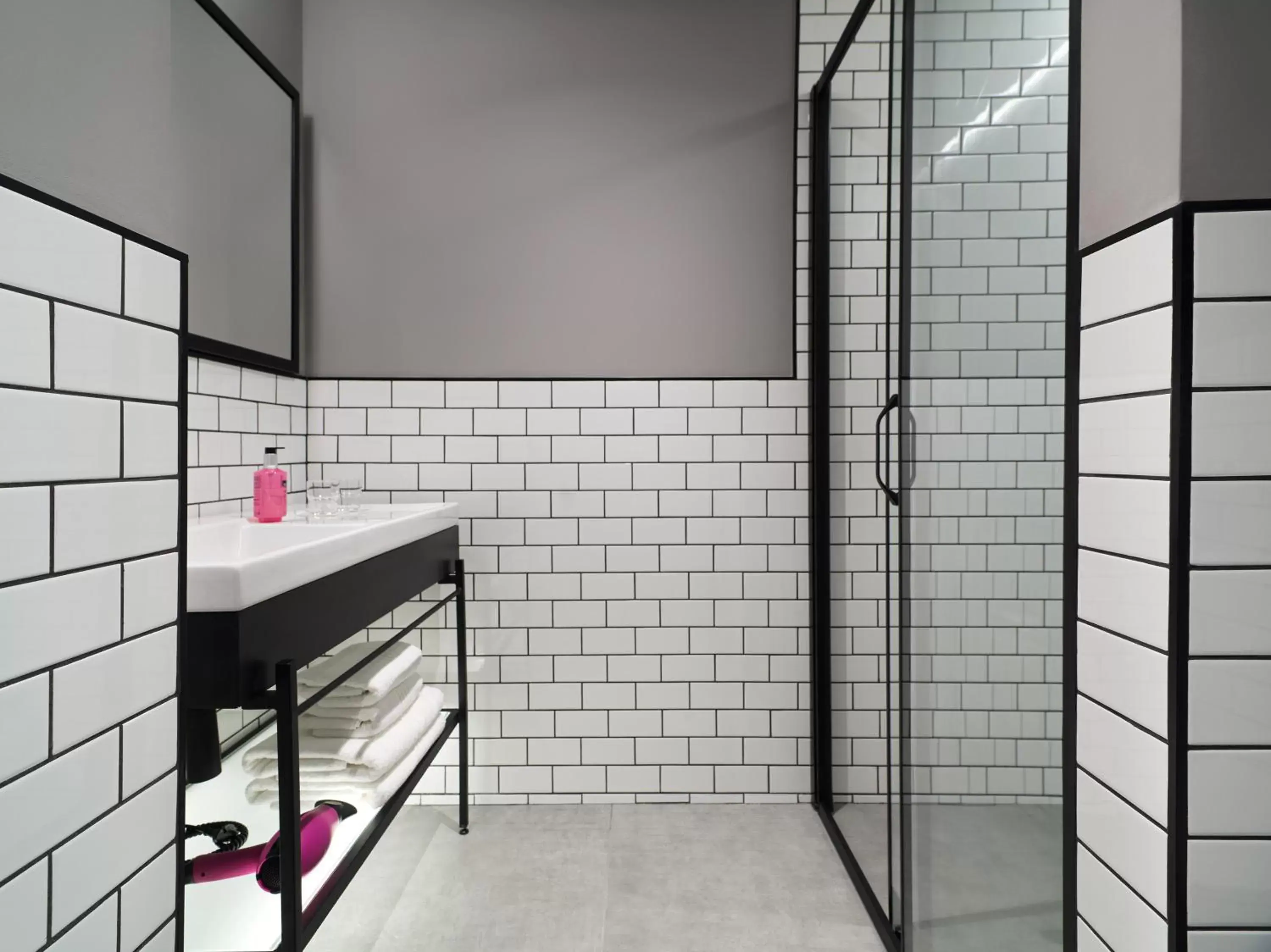 One-Bedroom Moxy Sweet Suite with City View in Moxy Belgrade One-Bedroom Moxy Sweet Suite with City View in Moxy Belgrade