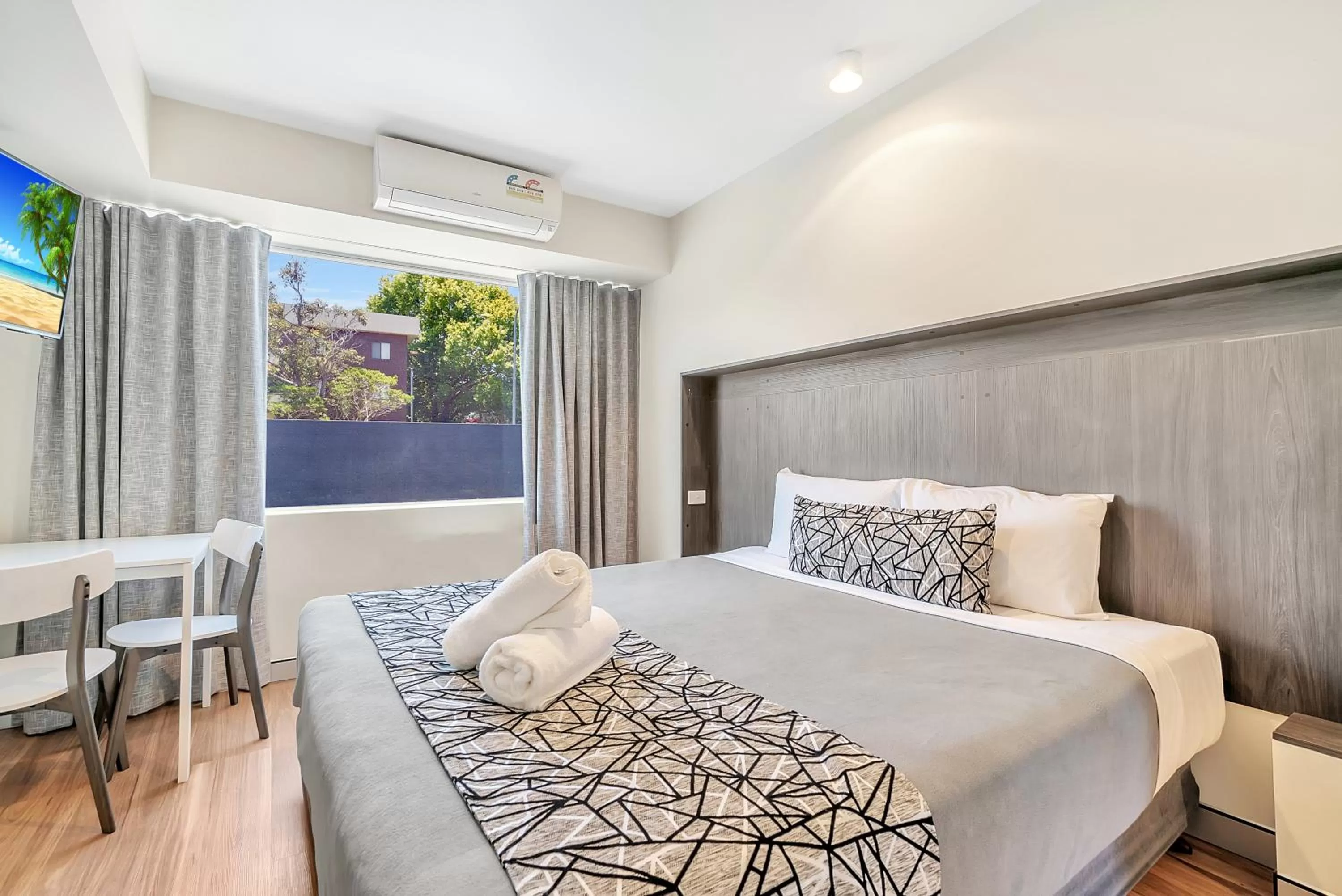 Bed in Surf Beach Motel Port