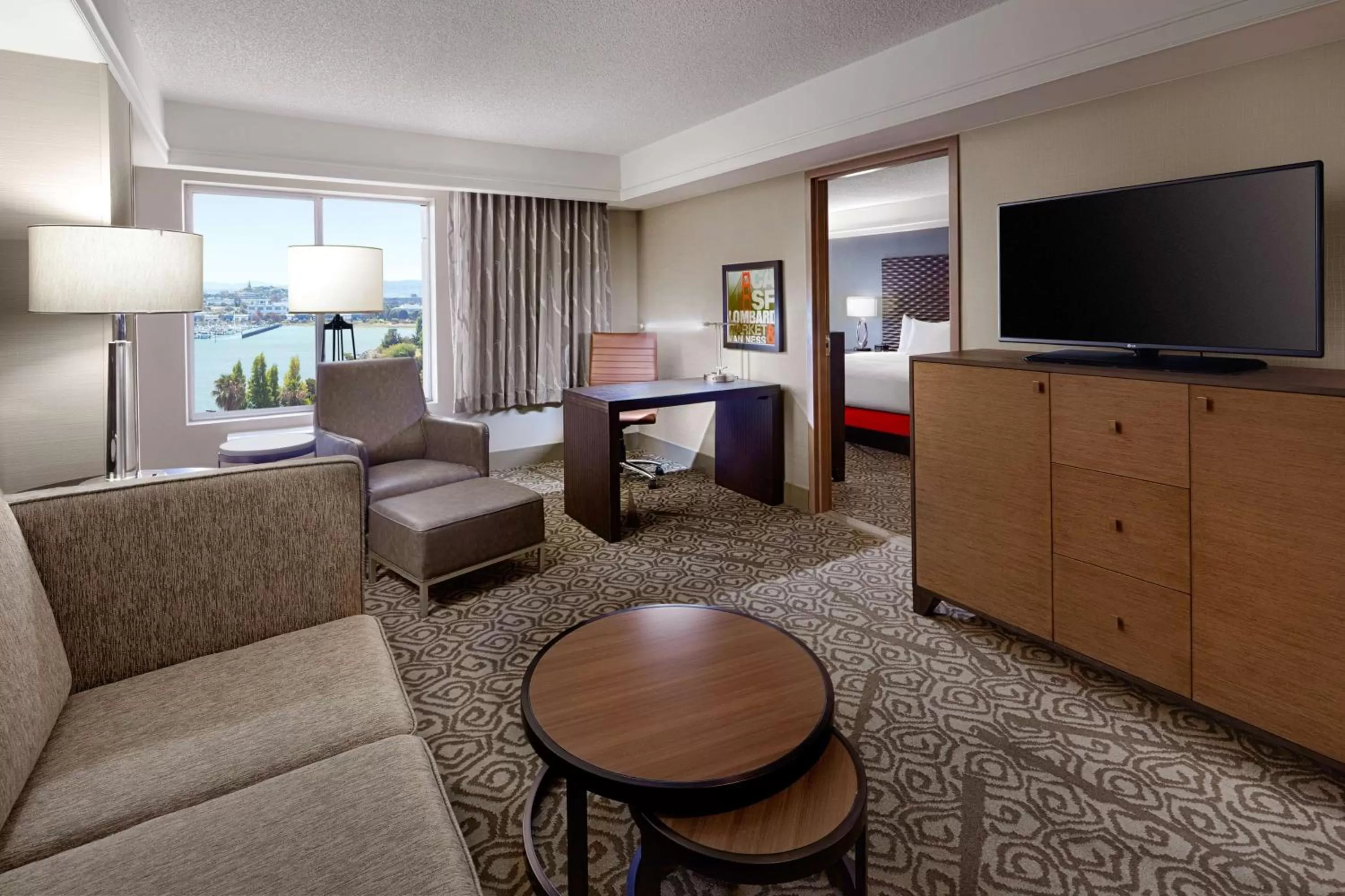 TV and multimedia, Bed in DoubleTree by Hilton San Francisco Airport North Bayfront