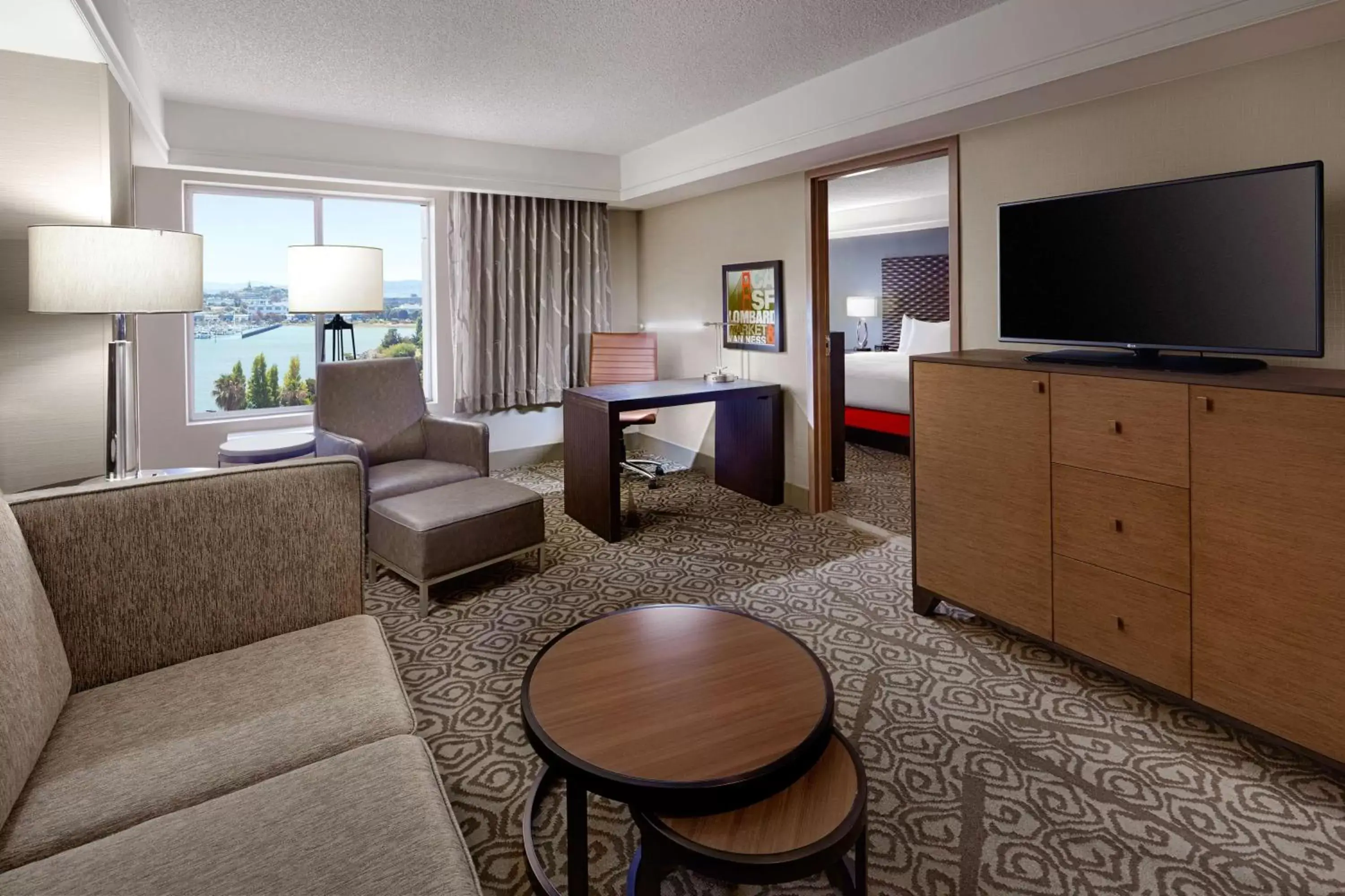 Bedroom, Seating Area in DoubleTree by Hilton San Francisco Airport North Bayfront