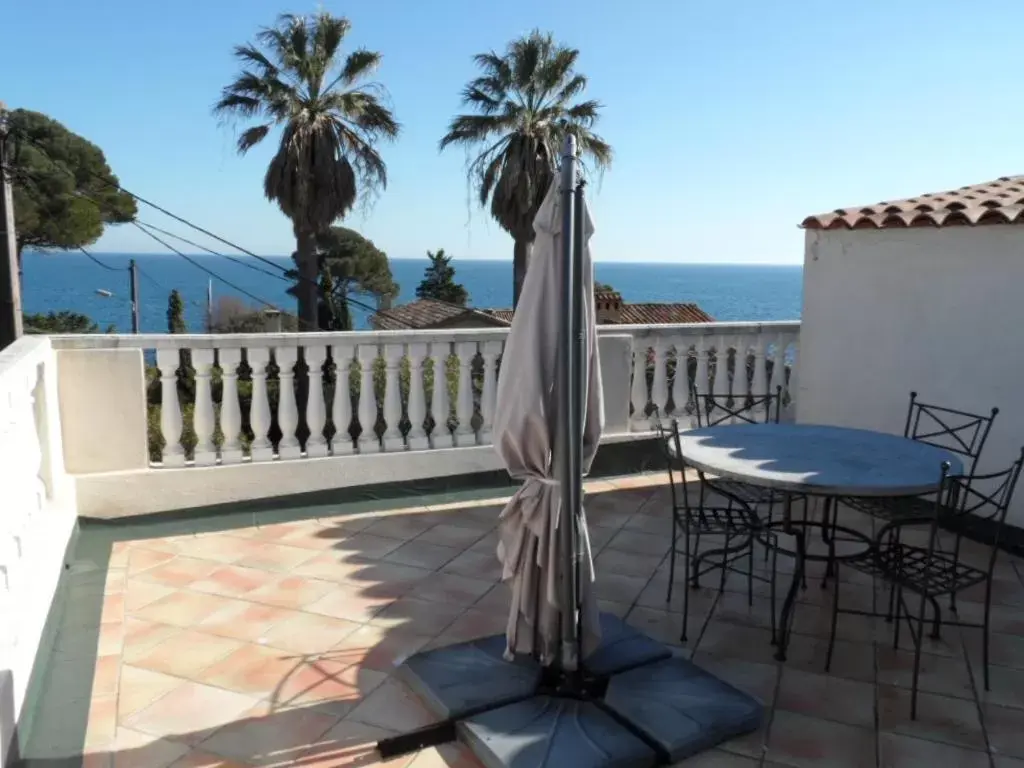 Balcony/Terrace in Escale Au Soleil Hôtel et Appart