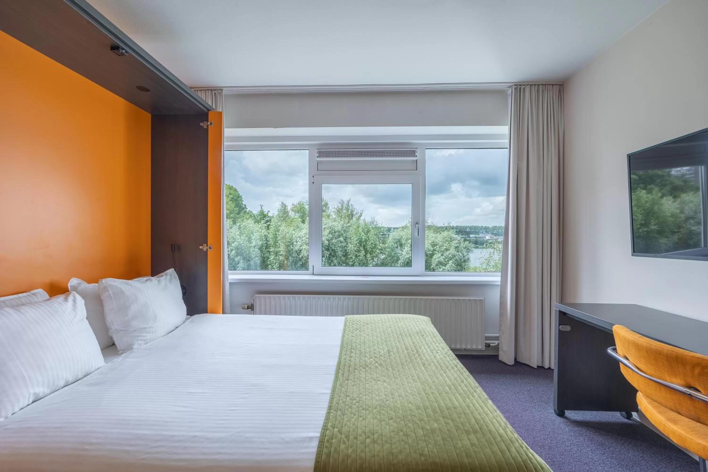 Bedroom, Bed in Amrâth Airport Hotel Rotterdam