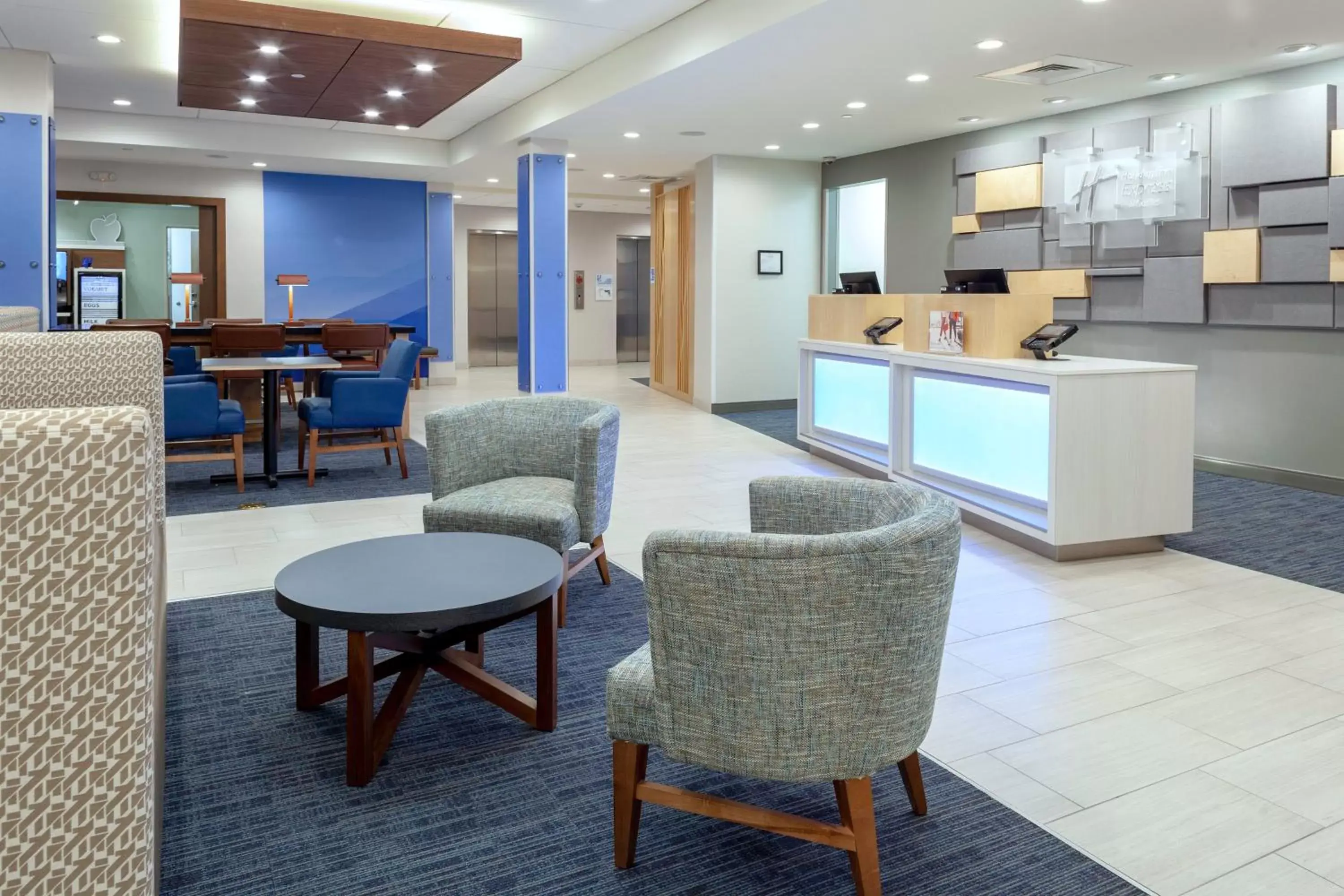 Property building in Holiday Inn Express & Suites - Gilbert - East Mesa, an IHG Hotel