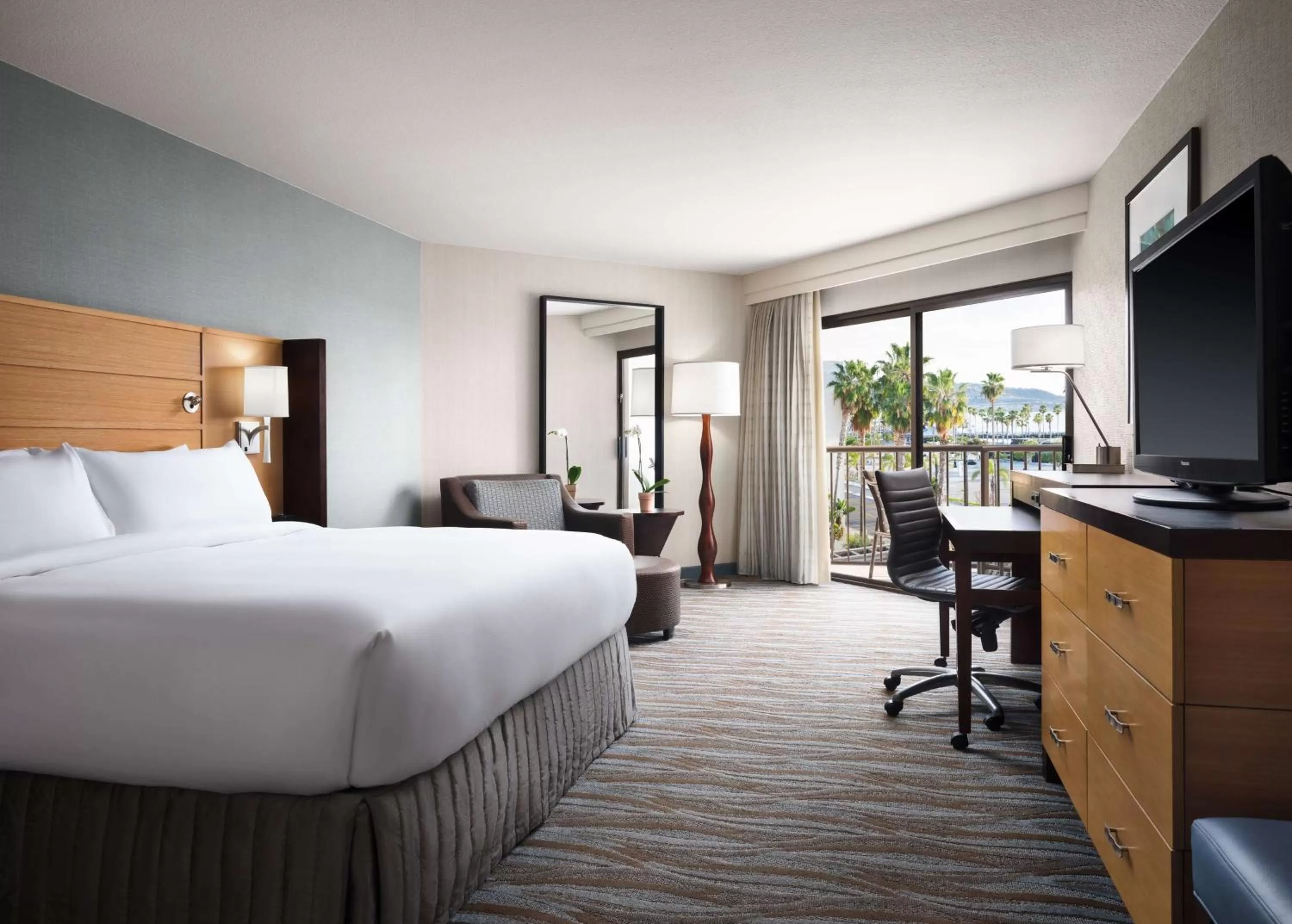 Bedroom, Bed in Sonesta Redondo Beach and Marina