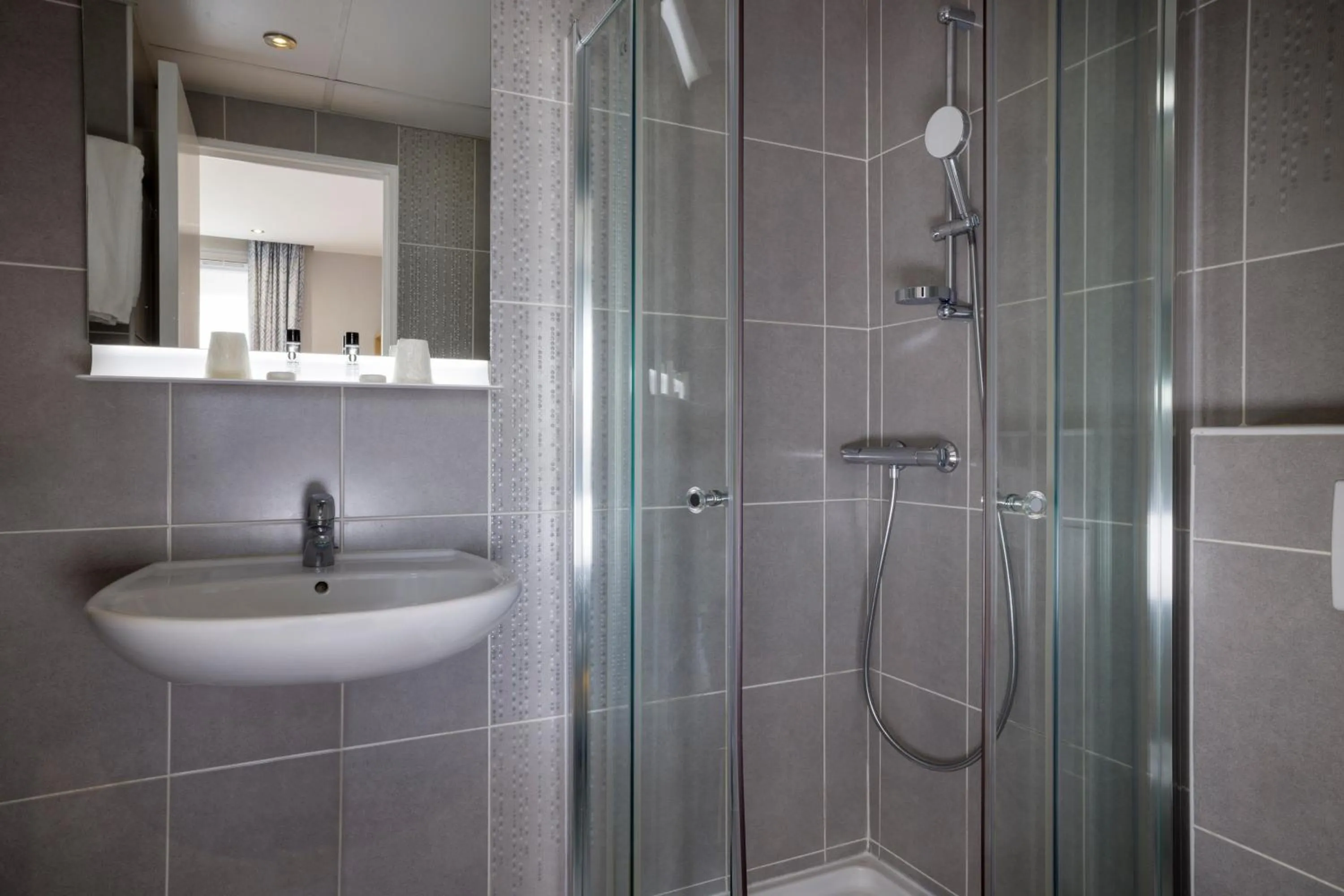 Shower in Hotel Charlemagne