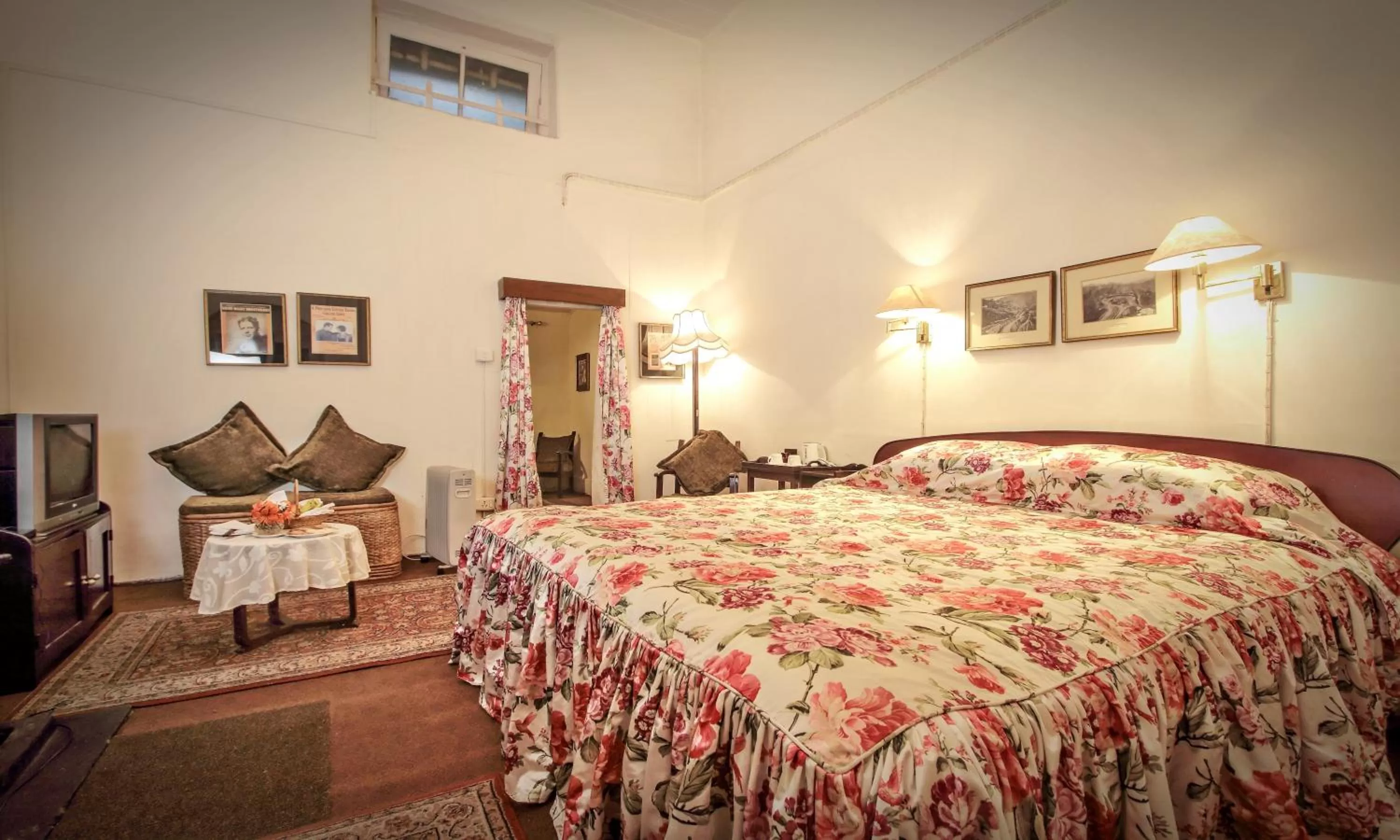 Bed in Windamere Hotel - A Colonial Heritage