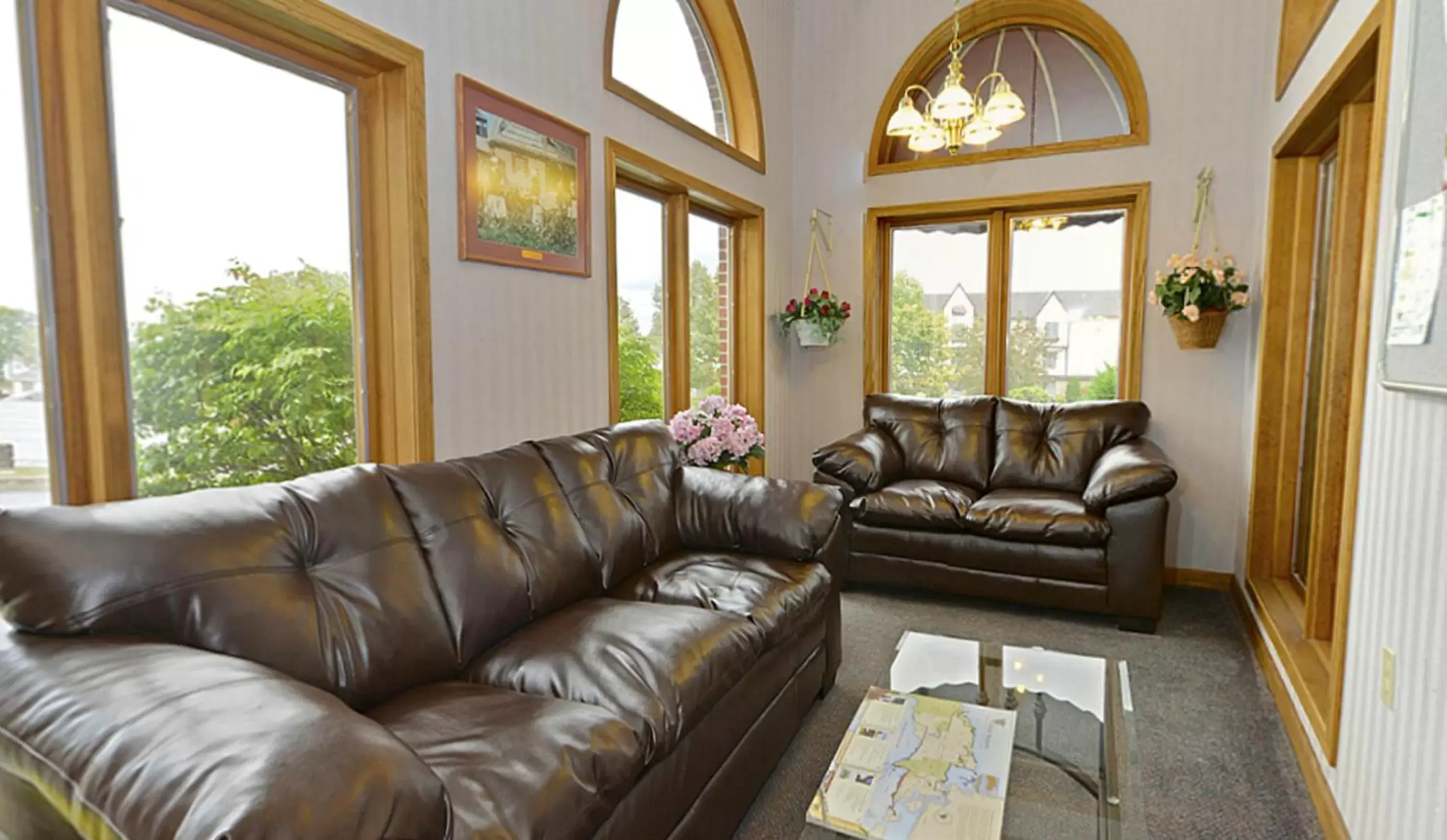 Lobby or reception, Seating Area in Americas Best Value Inn St. Ignace