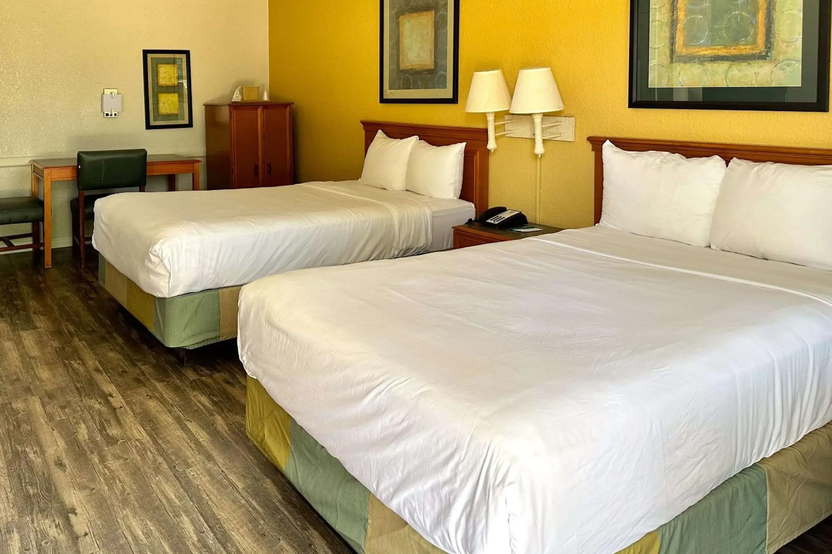 Photo of the whole room, Bed in Quality Inn Nacogdoches Near University