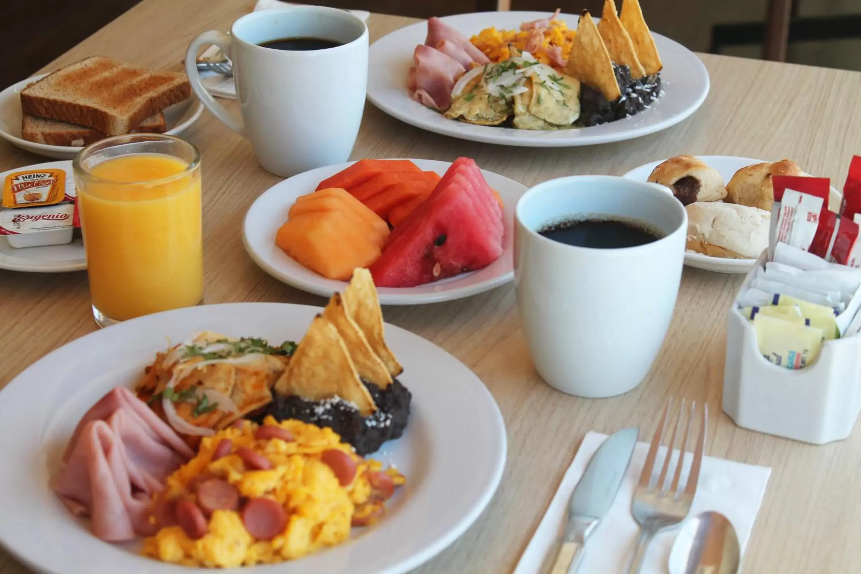 Breakfast in Holiday Inn Express Mérida, an IHG Hotel