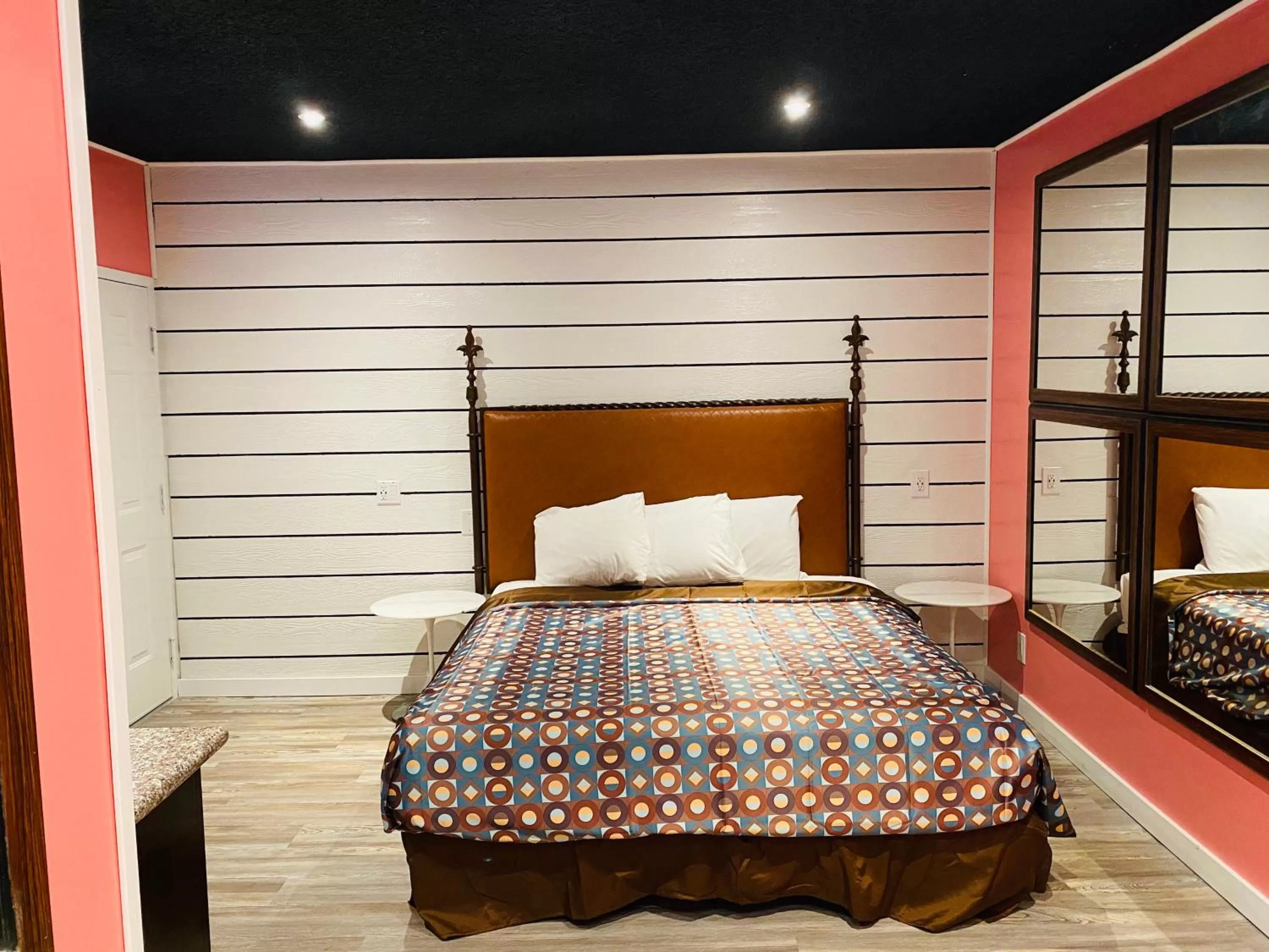 Bed in Casa Valentine Inn - Los Angeles