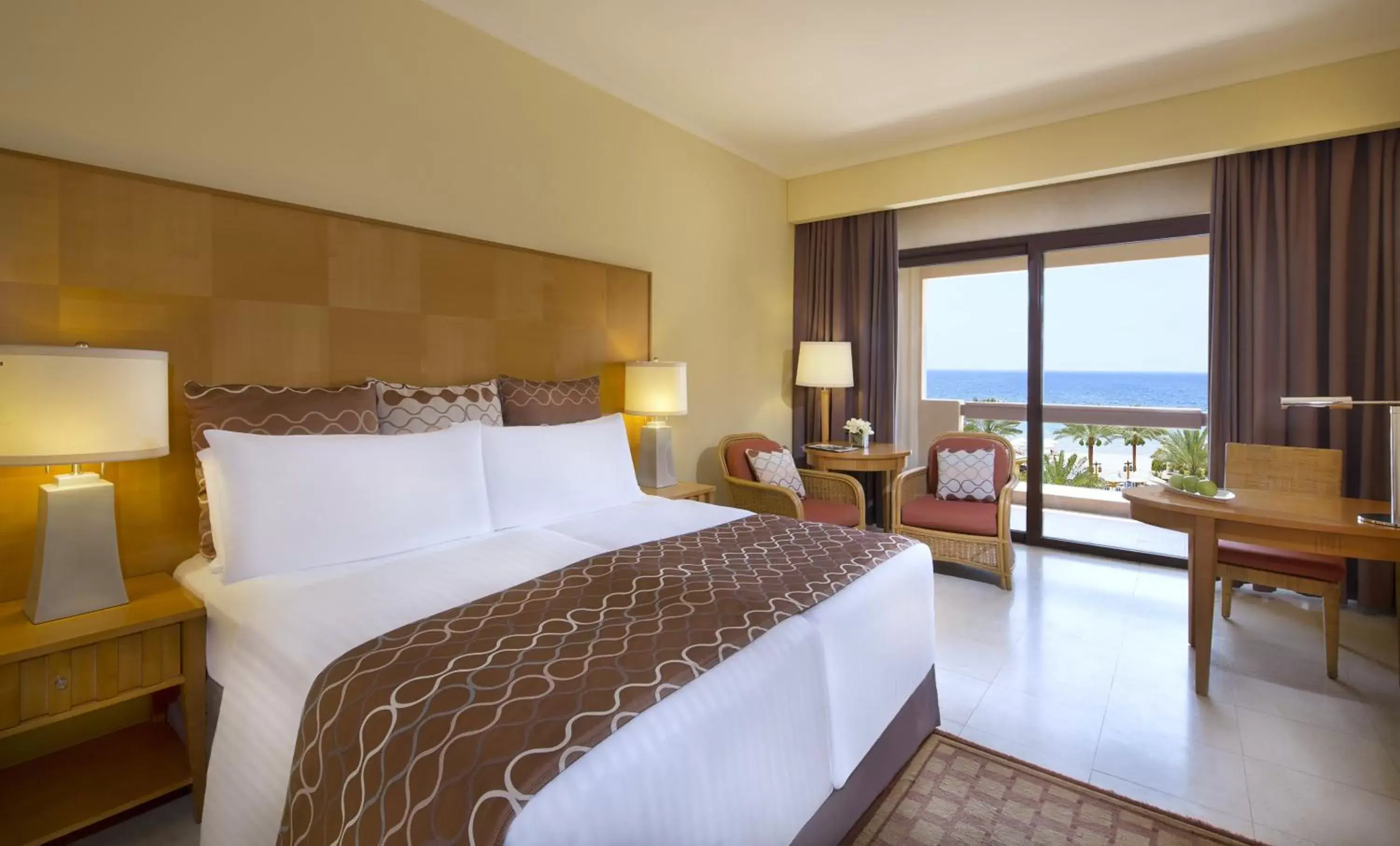 Sea view, Bed in InterContinental Aqaba, an IHG Hotel