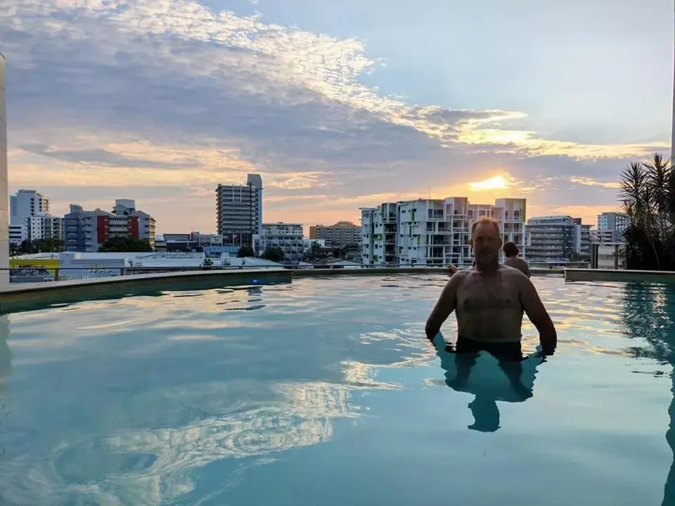Swimming pool in Darwin Harbour Suites Swimming pool in Darwin Harbour Suites