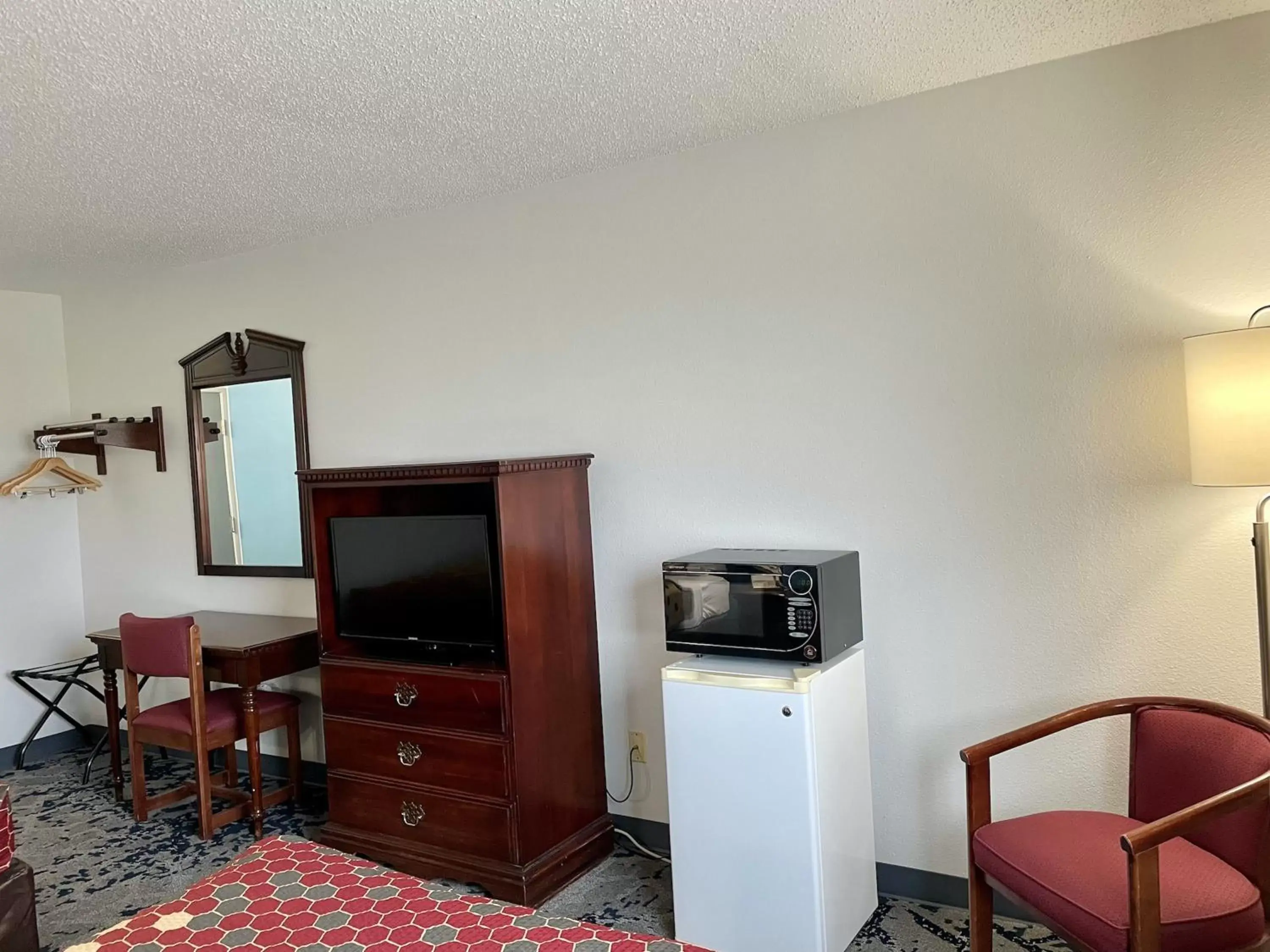 Other, TV/Entertainment Center in Rodeway Inn near I-35 Lamoni