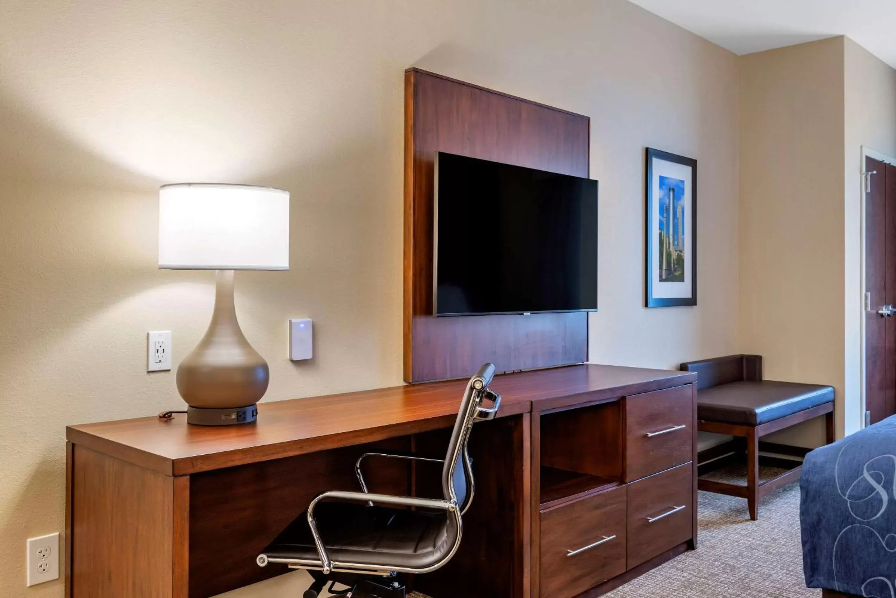 Photo of the whole room, TV/Entertainment Center in Comfort Suites