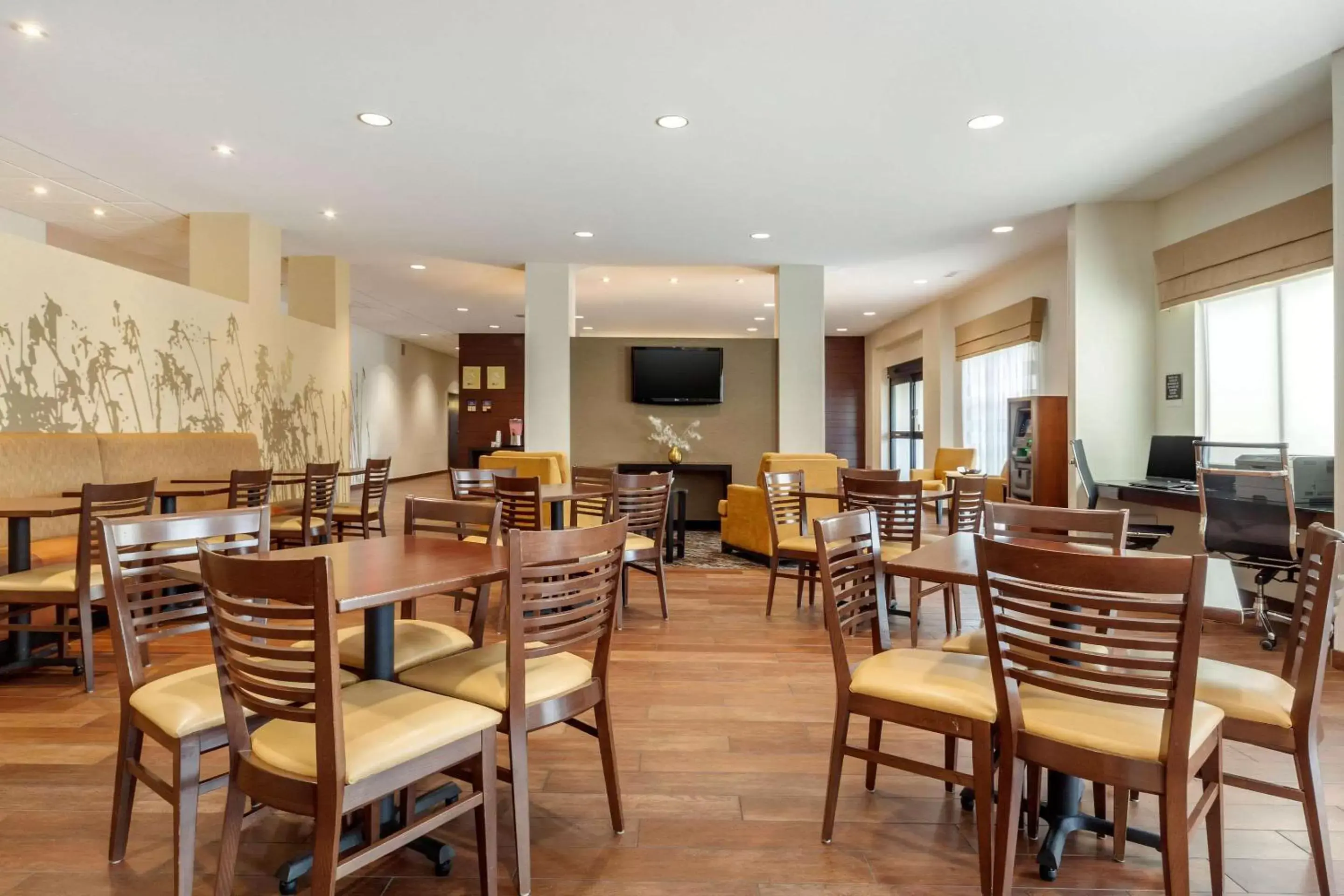 Restaurant/Places to Eat in Sleep Inn & Suites Fargo Medical Center