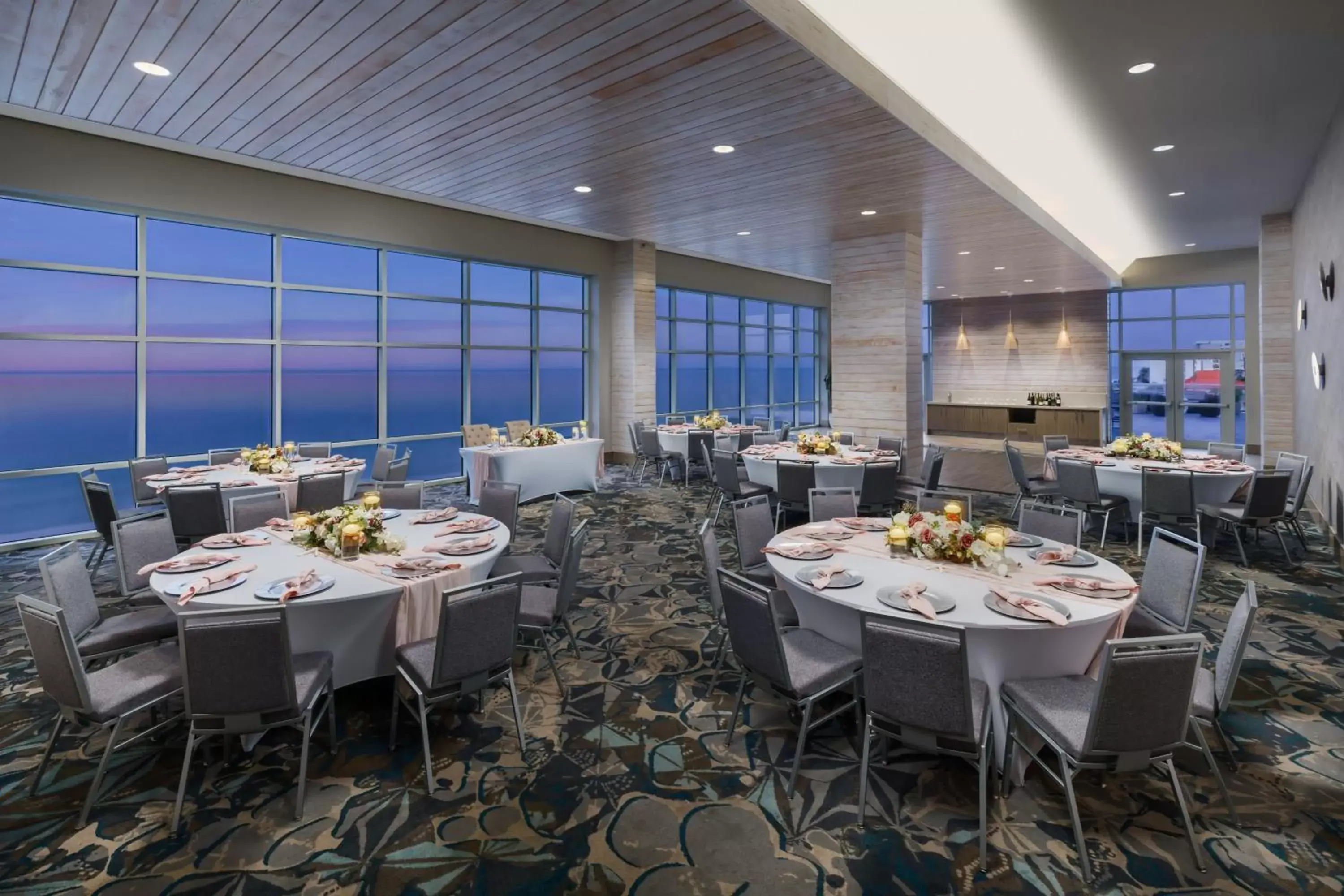 Meeting/conference room, Restaurant/Places to Eat in SpringHill Suites by Marriott Panama City Beach Beachfront