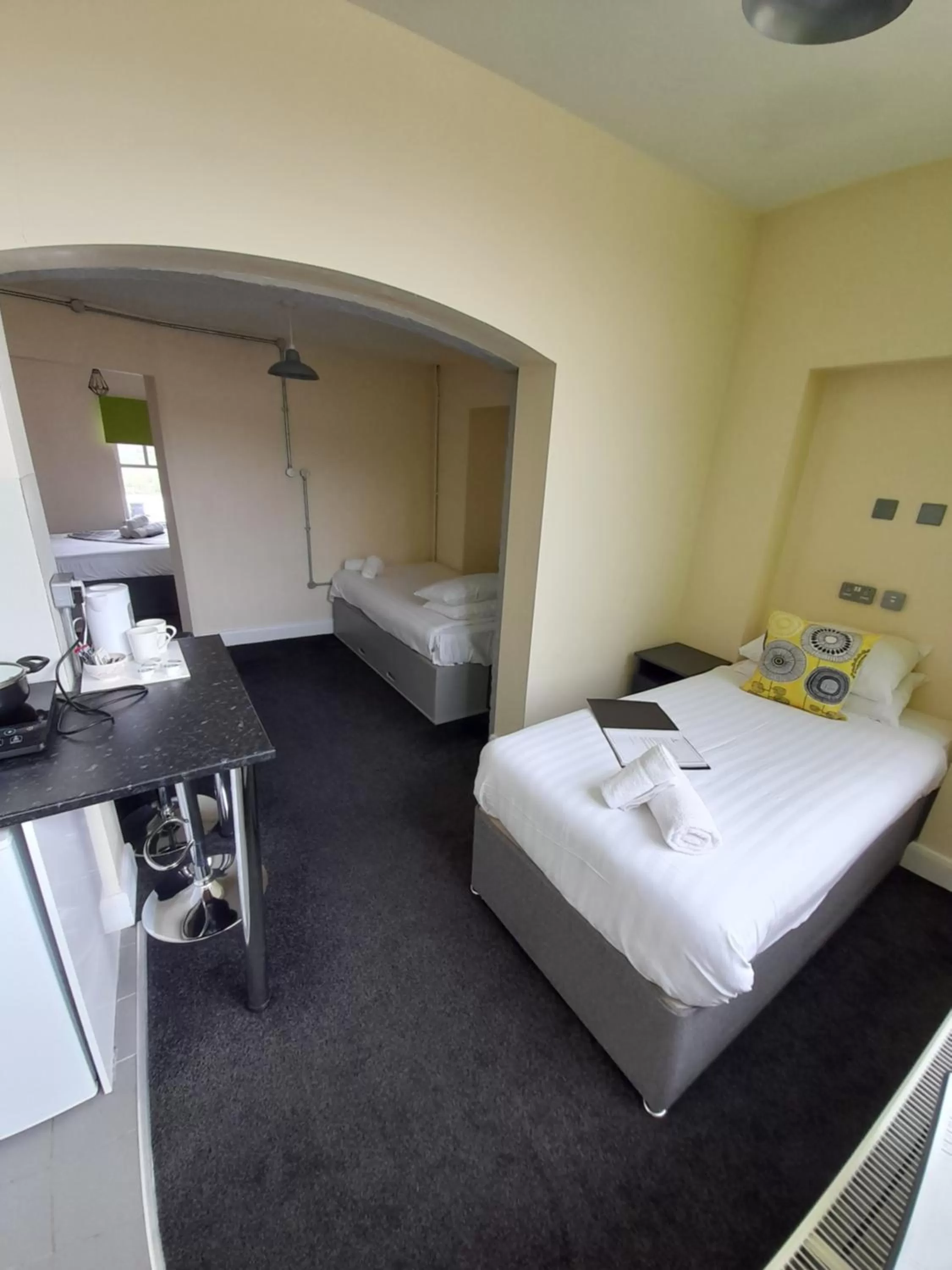 Photo of the whole room, Bed in Potbank