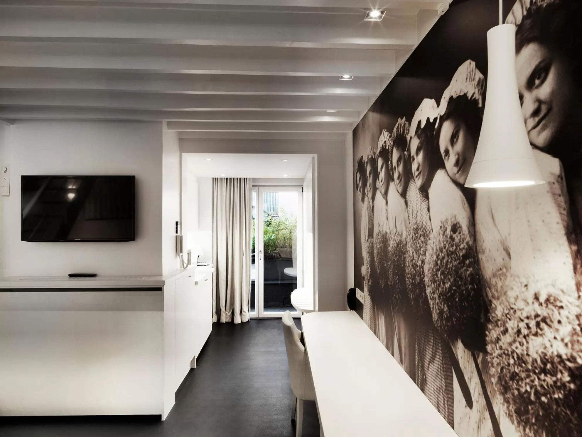 TV and multimedia in Hotel Harmony