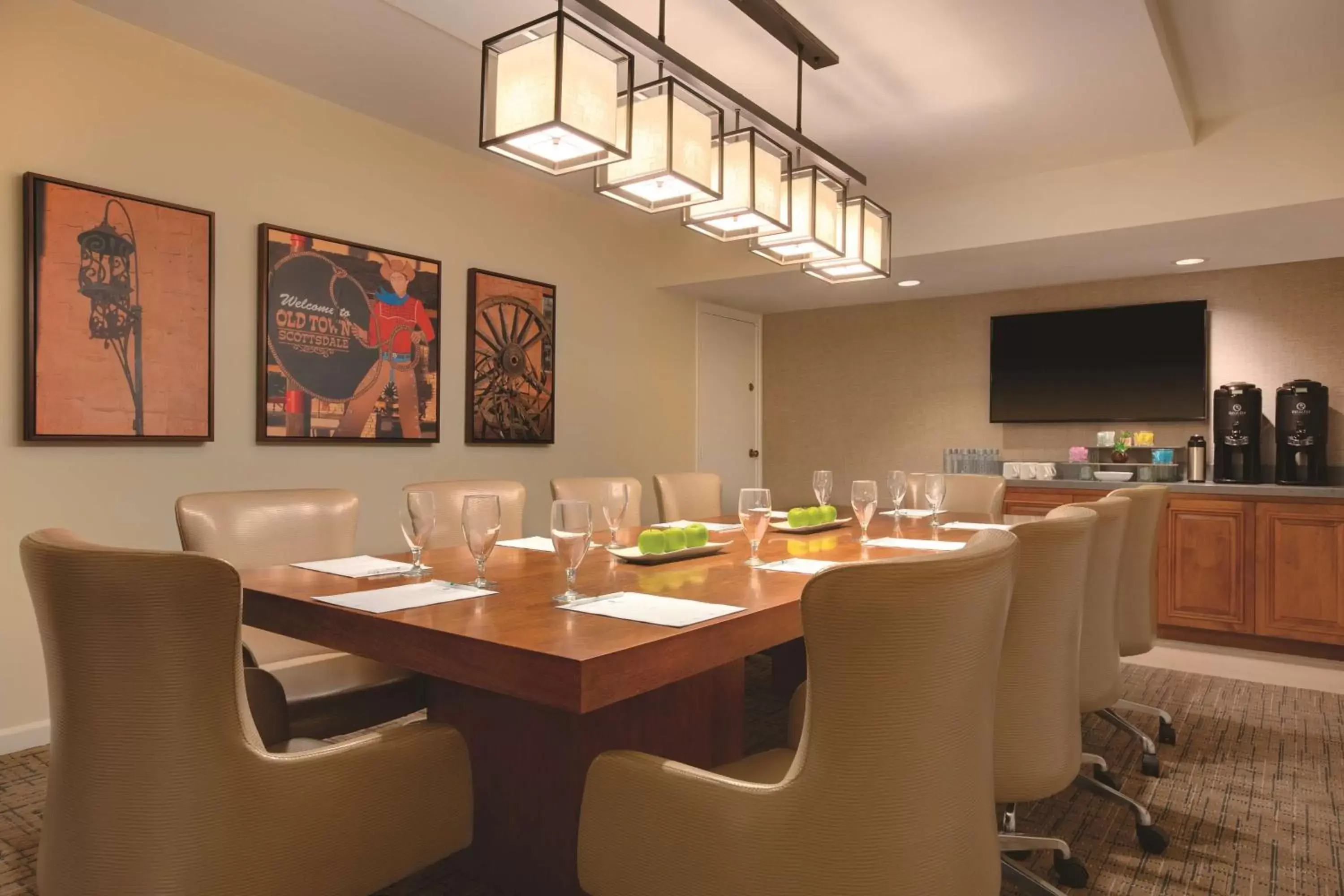 Meeting/conference room, Restaurant/Places to Eat in Embassy Suites by Hilton Scottsdale Resort