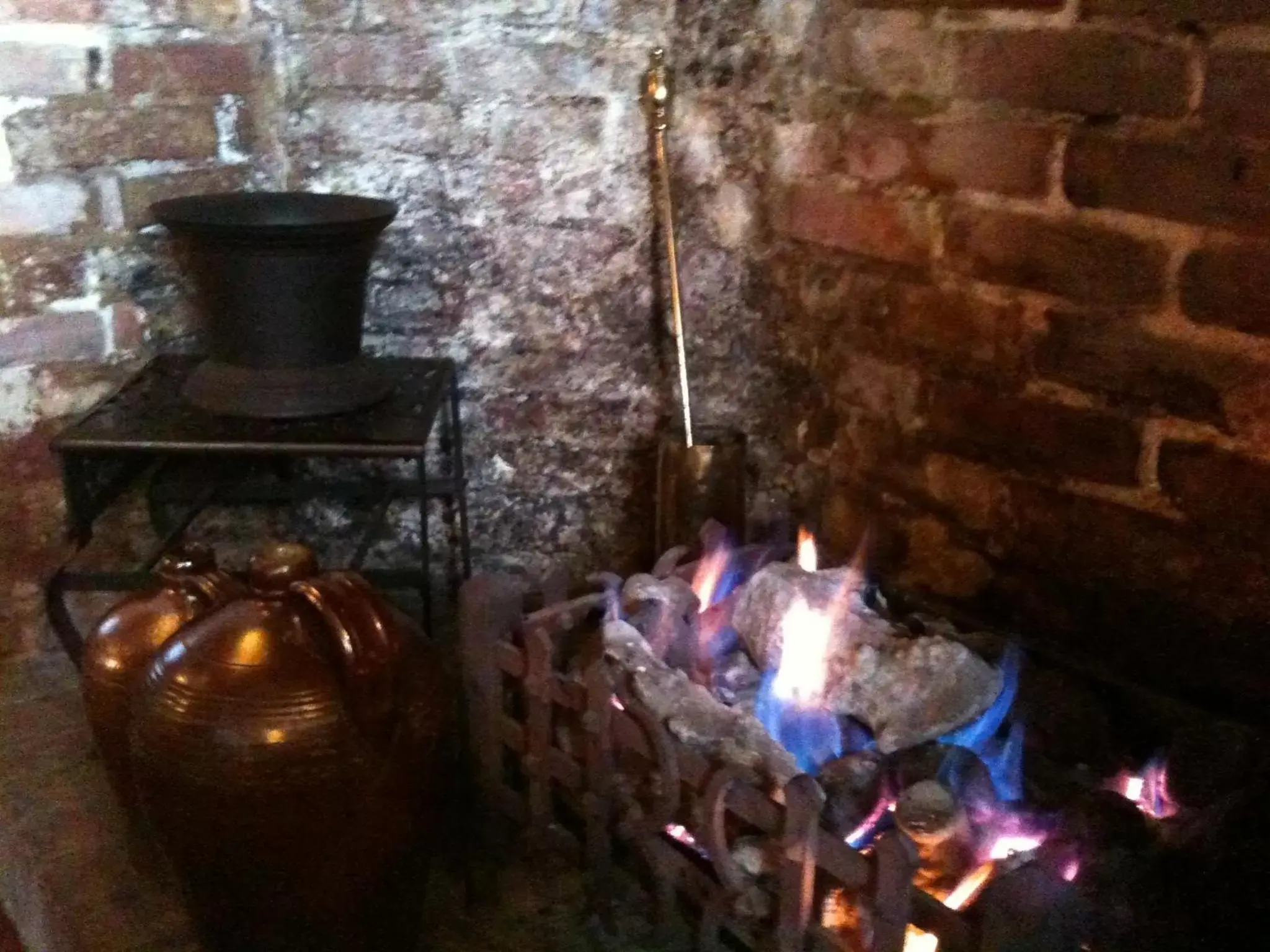 Lounge or bar, BBQ Facilities in The Crown Hotel