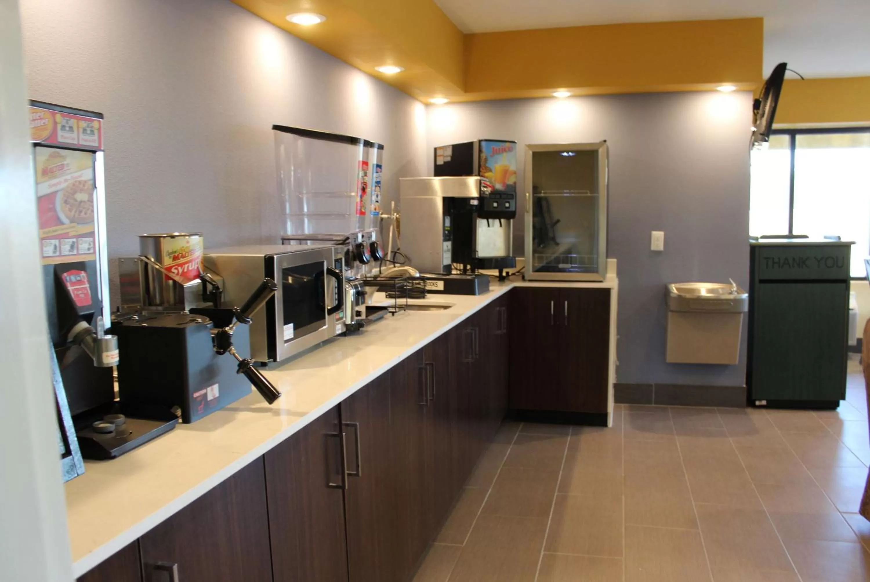 Restaurant/places to eat, Kitchen/Kitchenette in Travelodge by Wyndham Unadilla