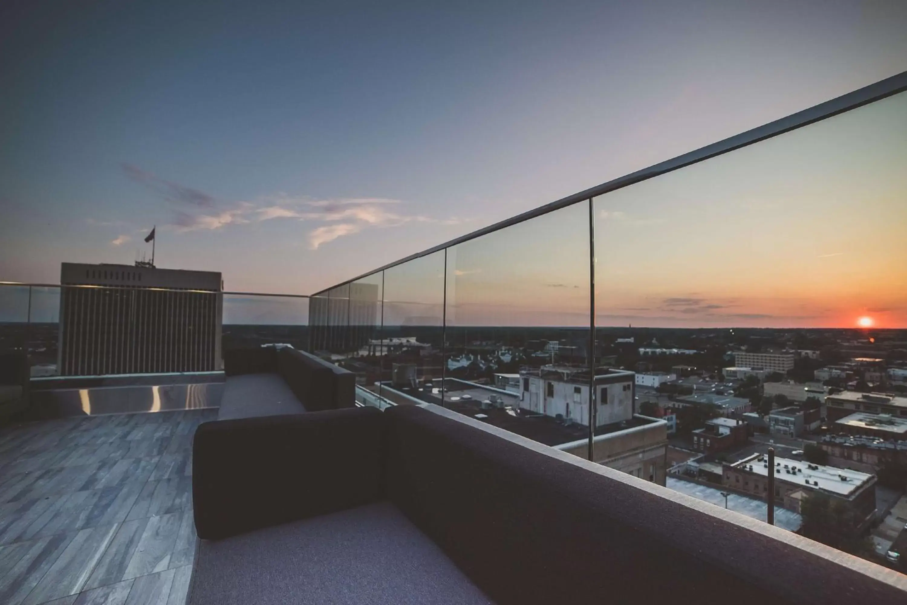 Lounge or bar in Homewood Suites by Hilton Richmond-Downtown Lounge or bar in Homewood Suites by Hilton Richmond-Downtown