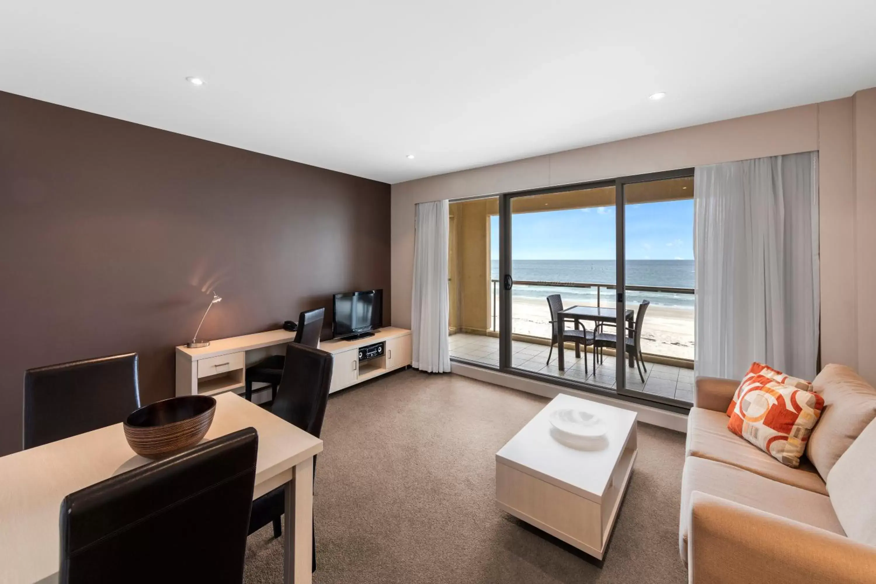 Living room, Seating Area in Oaks Glenelg Plaza Pier Suites