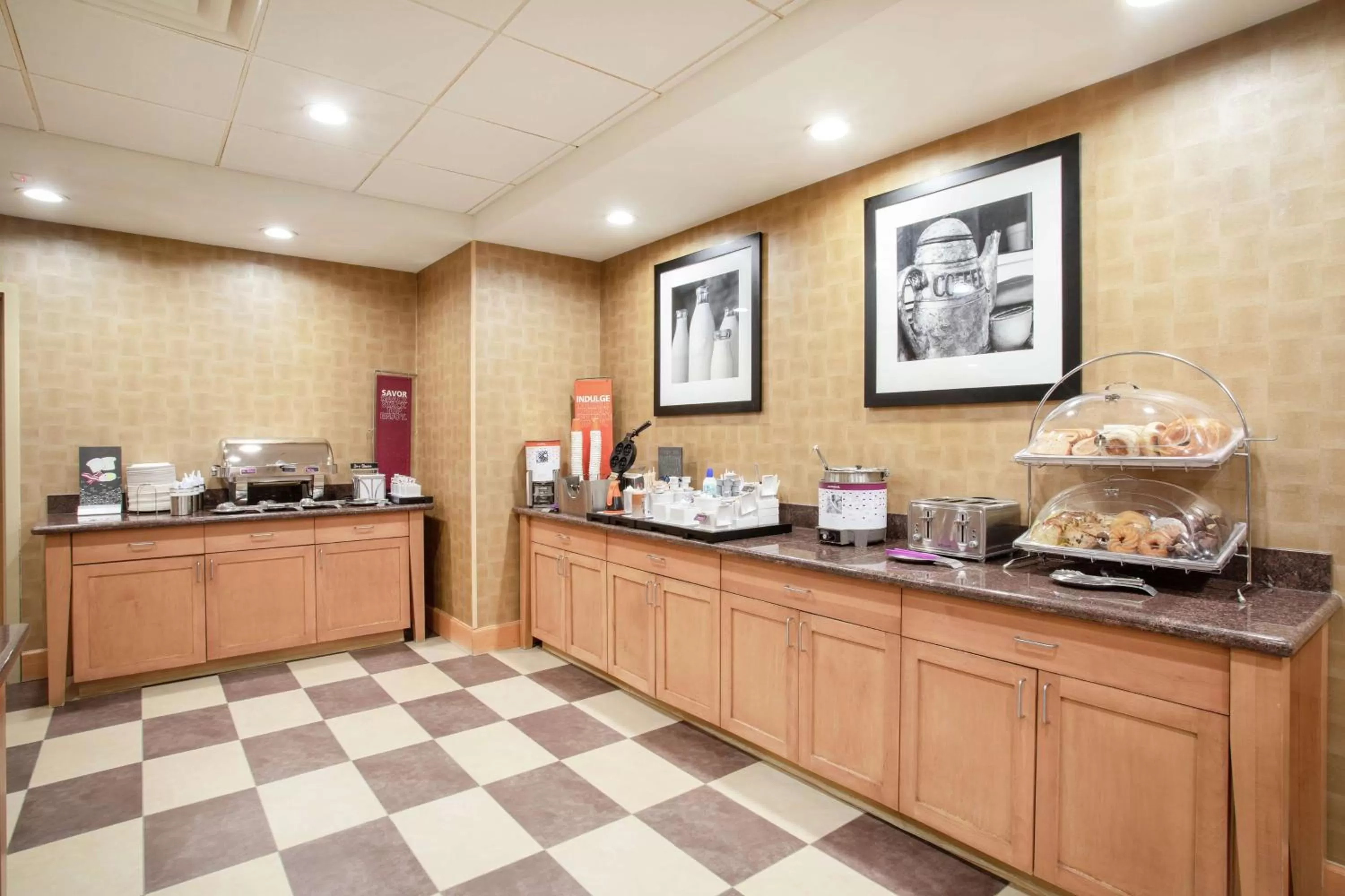 Breakfast in Hampton Inn and Suites Denver/South-RidgeGate