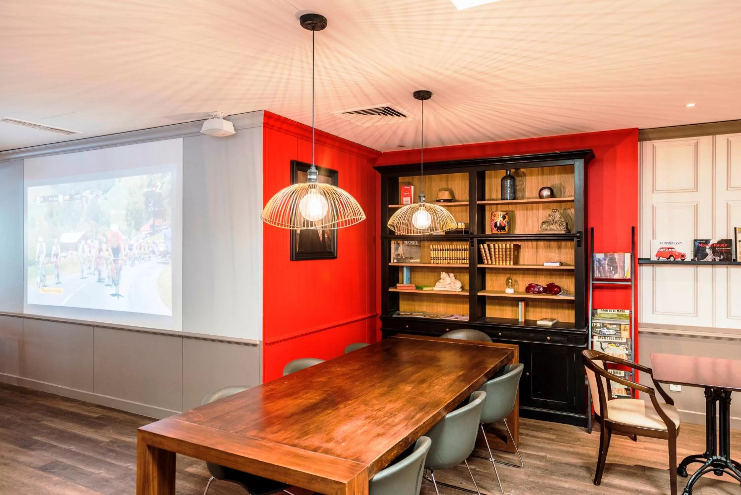 Restaurant/places to eat in Mercure Paris Roissy CDG